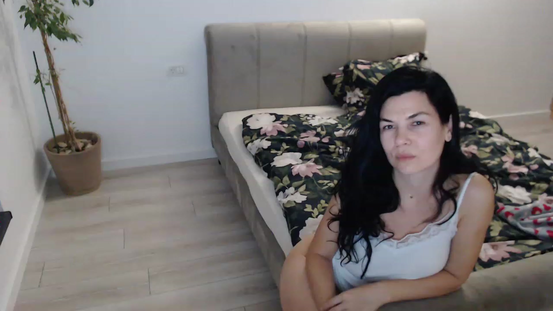 Gallery image thumbnail from Darkella's myfreecams stream on, 06/10/2023, 22:50 image 4 of 20