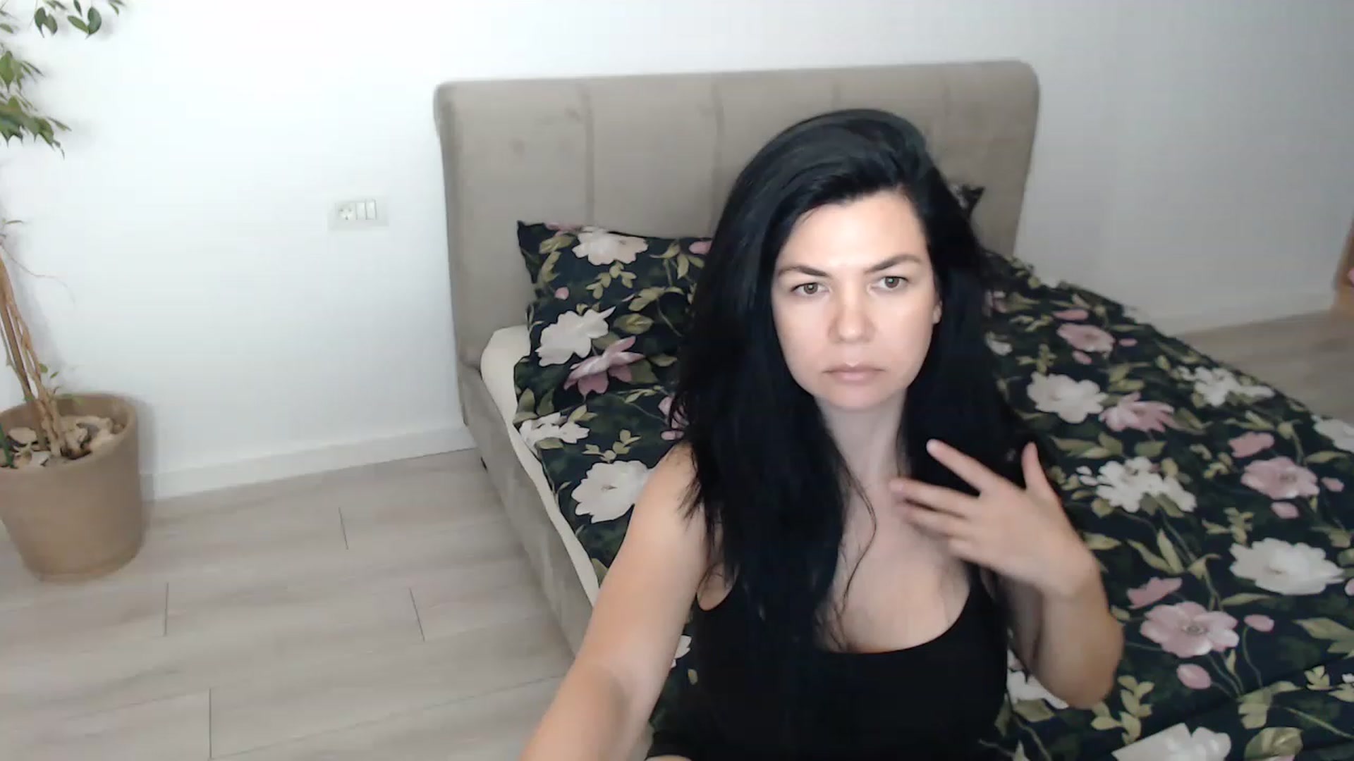Gallery image thumbnail from Darkella's myfreecams stream on, 06/14/2023, 24:03 image 2 of 20