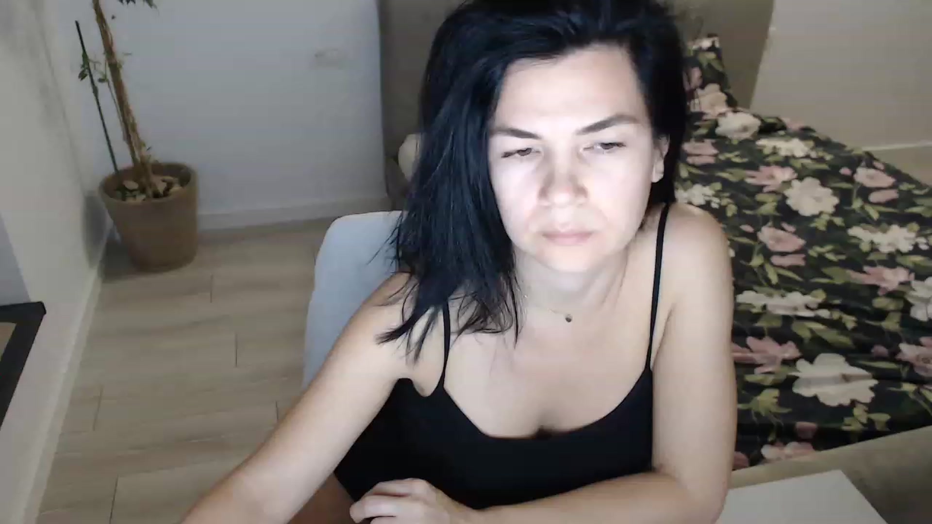 Gallery image thumbnail from Darkella's myfreecams stream on, 06/15/2023, 23:01 image 5 of 20