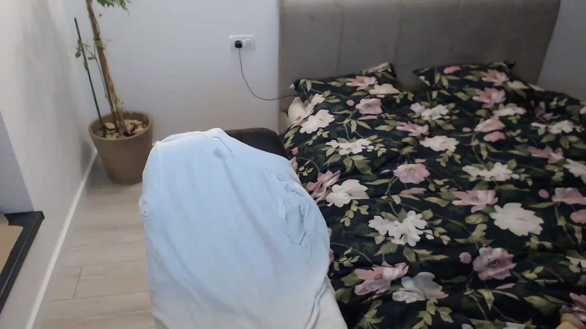 Gallery image thumbnail from Darkella's myfreecams stream on, 06/17/2023, 24:38 image 7 of 20