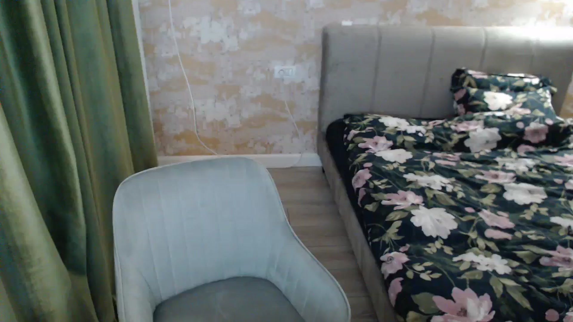 Gallery image thumbnail from Darkella's myfreecams stream on, 09/27/2023, 24:31 image 10 of 20