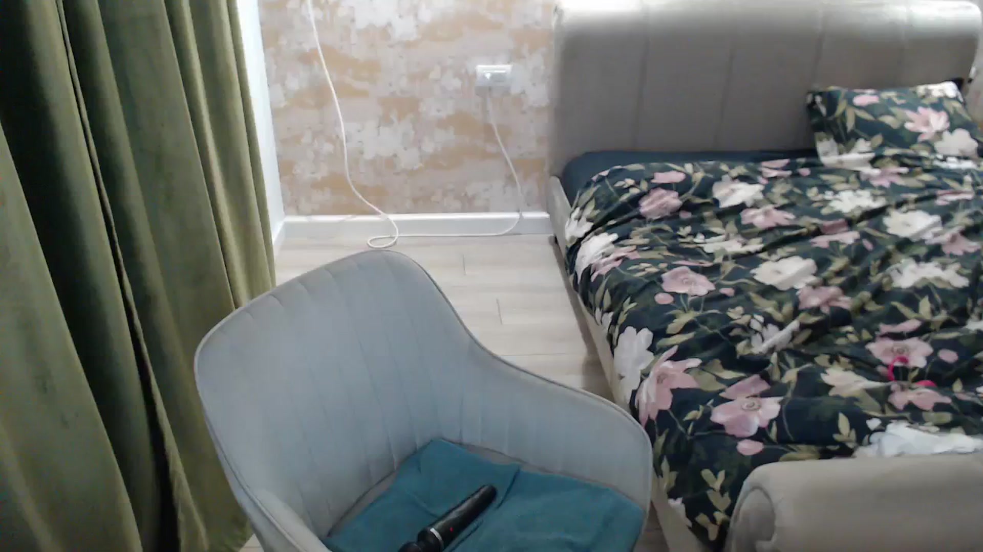 Gallery image thumbnail from Darkella's myfreecams stream on, 10/01/2023, 24:13 image 17 of 20