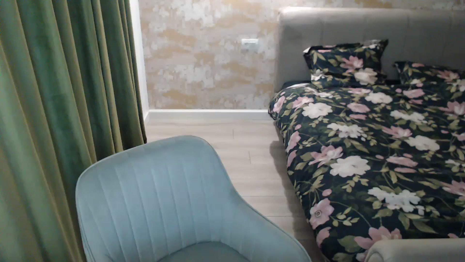 Gallery image thumbnail from Darkella's myfreecams stream on, 12/11/2023, 24:36 image 6 of 20