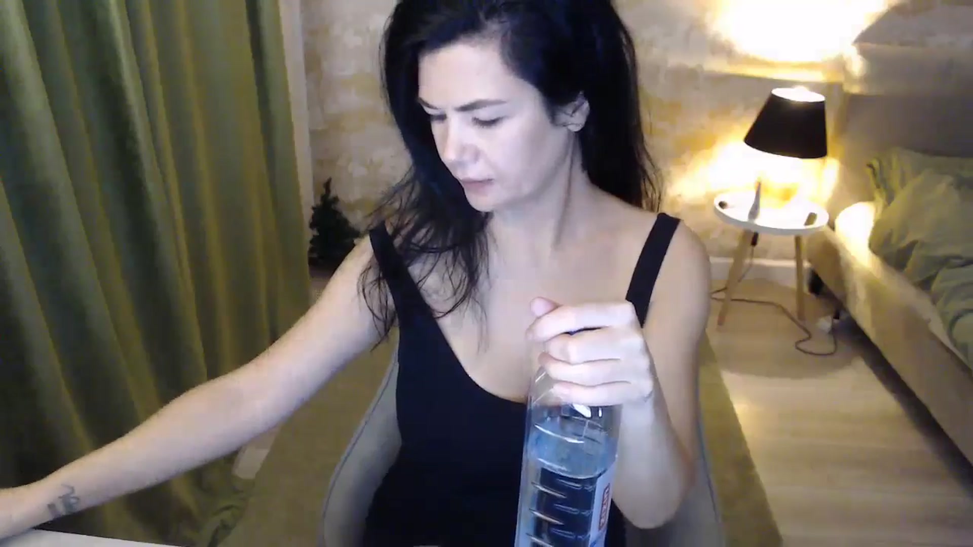 Gallery image thumbnail from Darkella's myfreecams stream on, 12/31/2024, 24:01 image 6 of 20