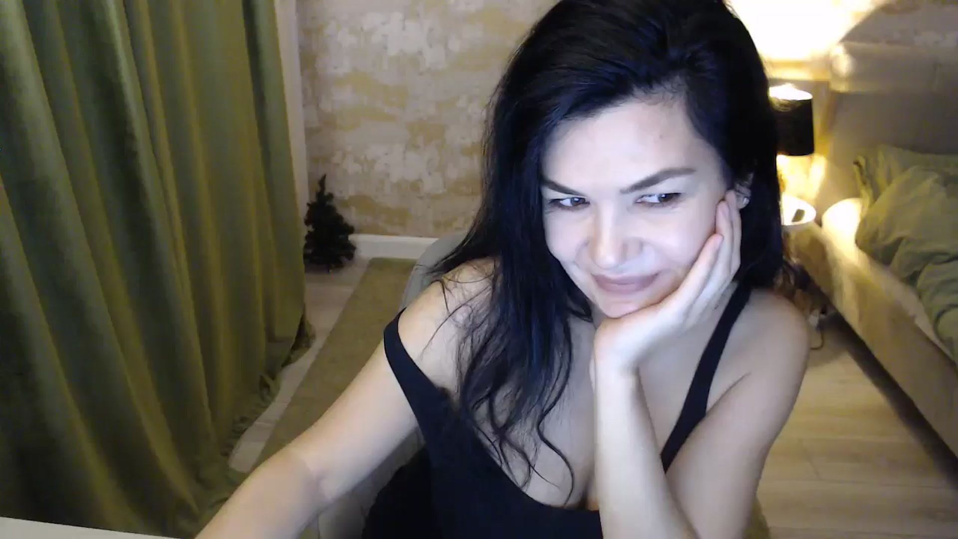 Gallery image thumbnail from Darkella's myfreecams stream on, 12/31/2024, 24:01 image 13 of 20