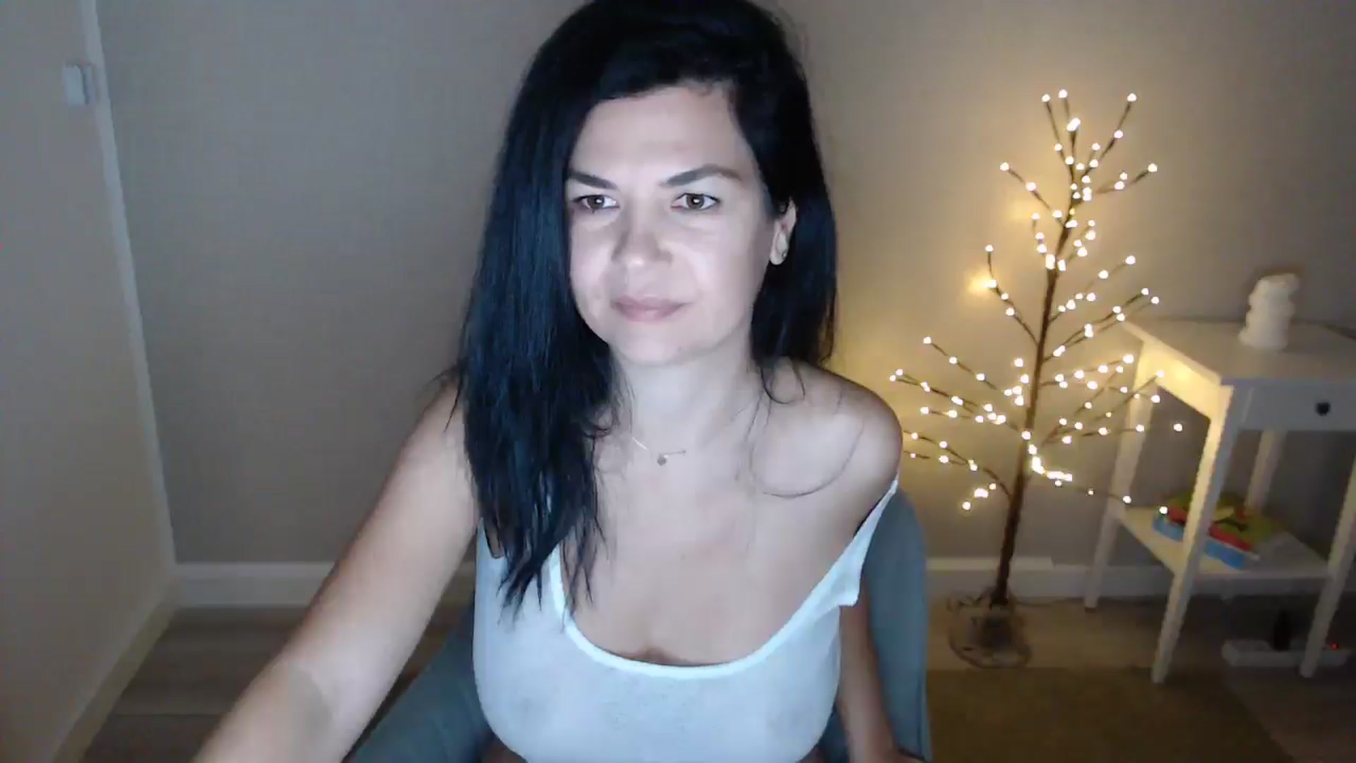 Gallery image thumbnail from Darkella's myfreecams stream on, 01/13/2025, 24:01 image 4 of 20
