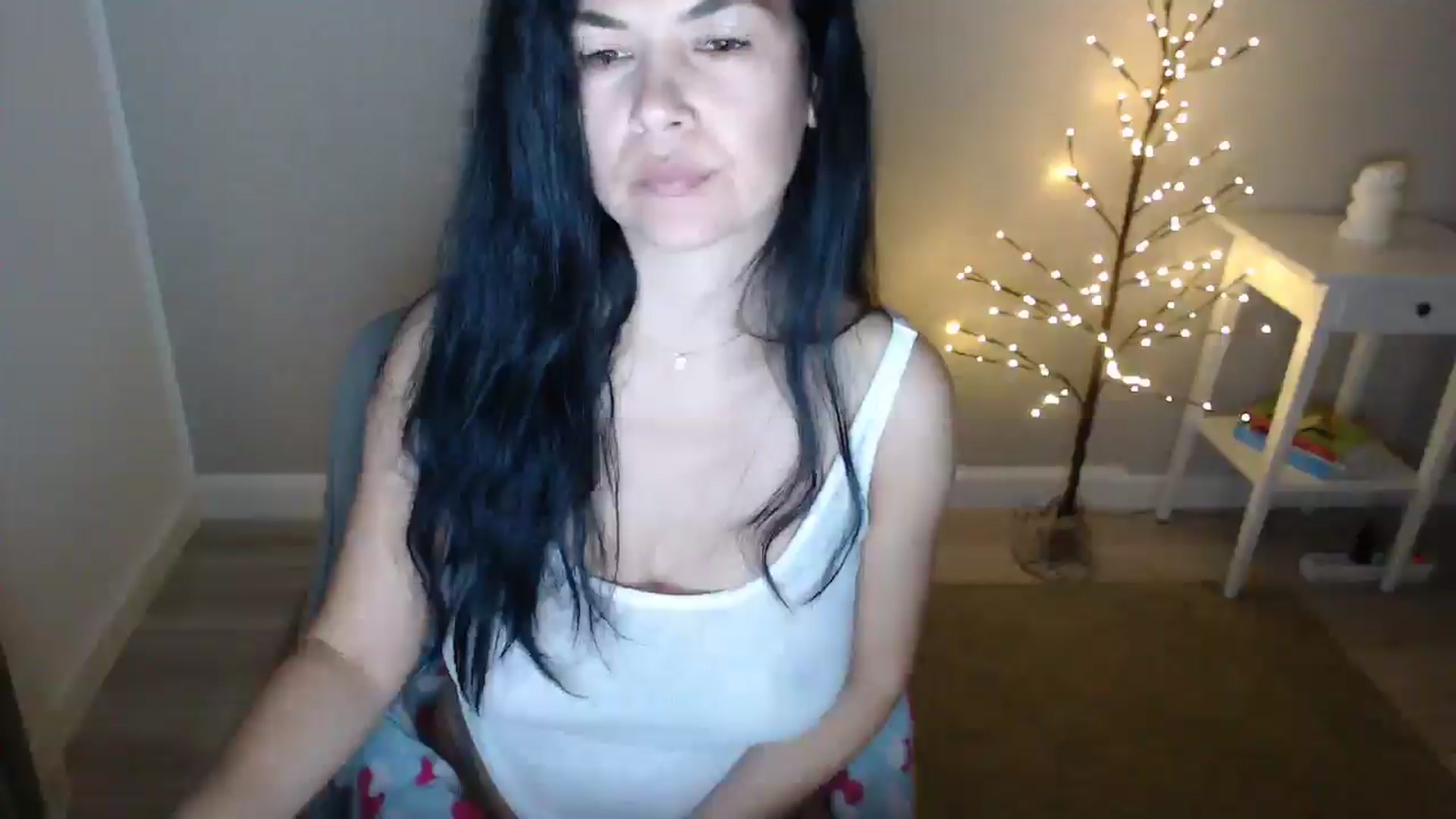 Gallery image thumbnail from Darkella's myfreecams stream on, 01/13/2025, 24:18 image 16 of 20