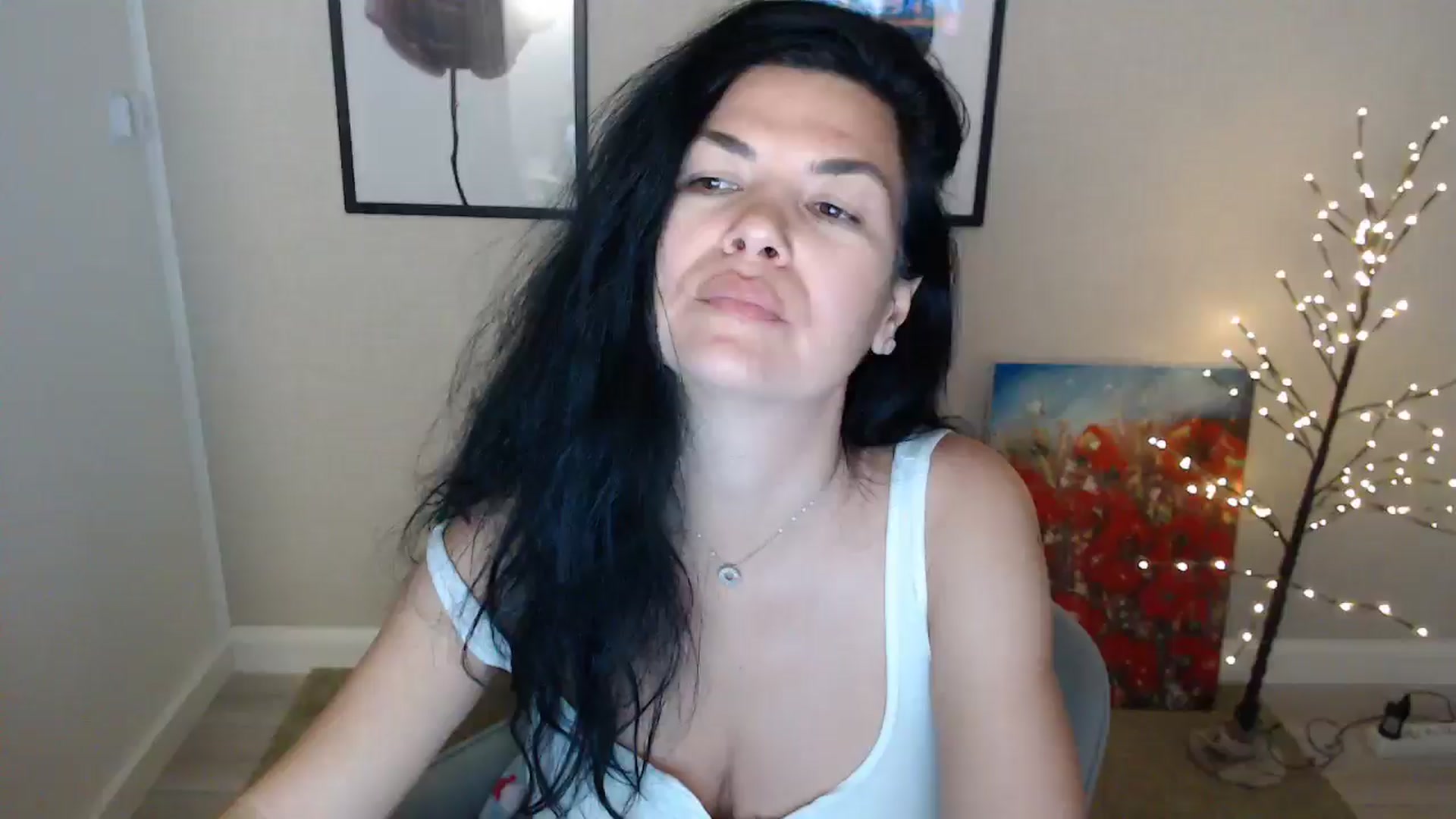 Gallery image thumbnail from Darkella's myfreecams stream on, 01/17/2025, 01:01 image 18 of 20