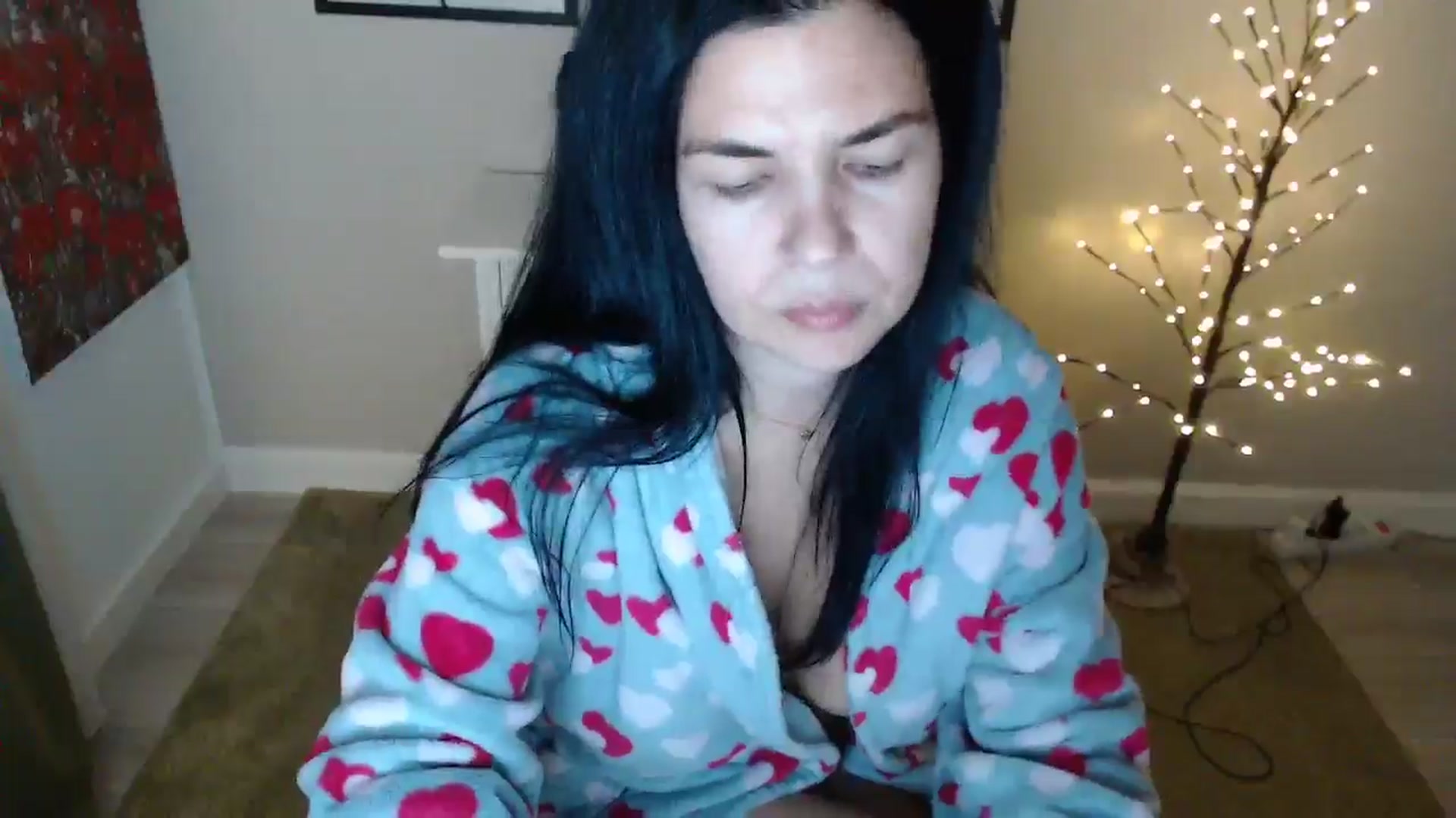 Gallery image thumbnail from Darkella's myfreecams stream on, 01/28/2025, 24:31 image 18 of 20