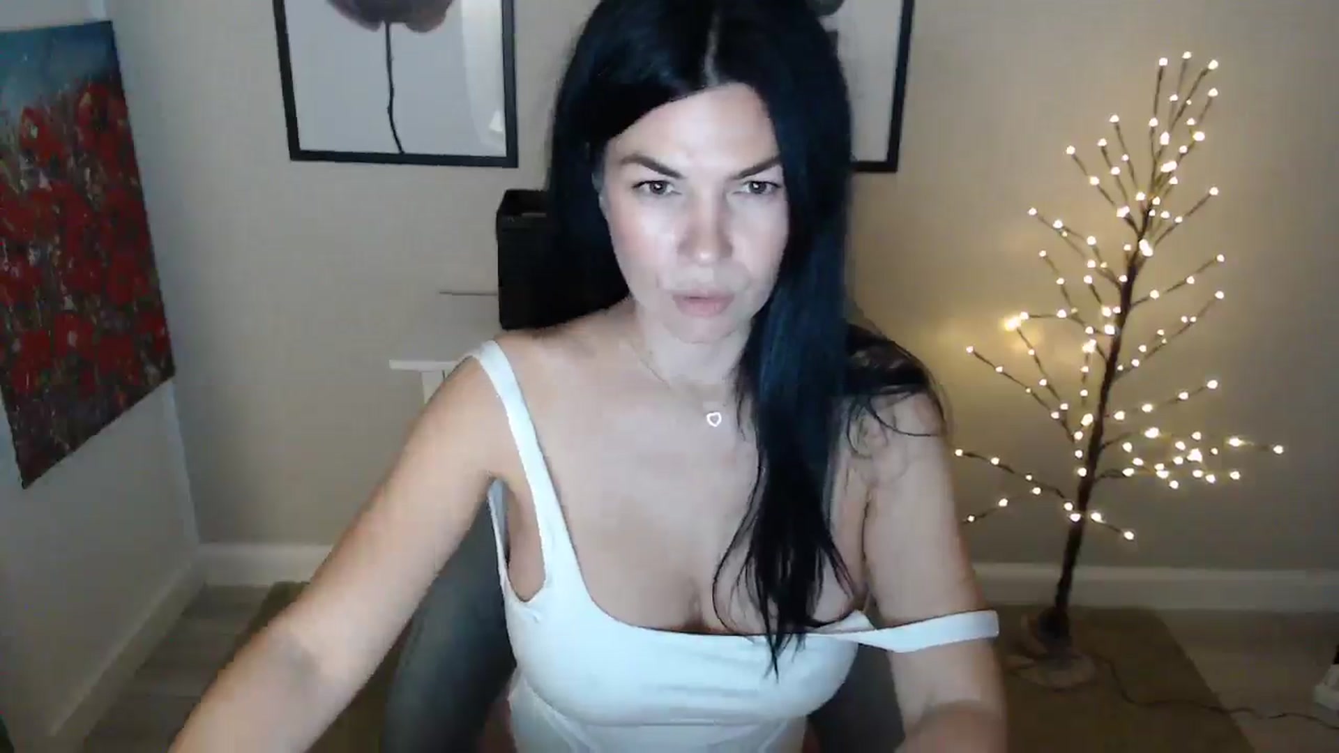 Gallery image thumbnail from Darkella's myfreecams stream on, 02/01/2025, 01:47 image 4 of 20