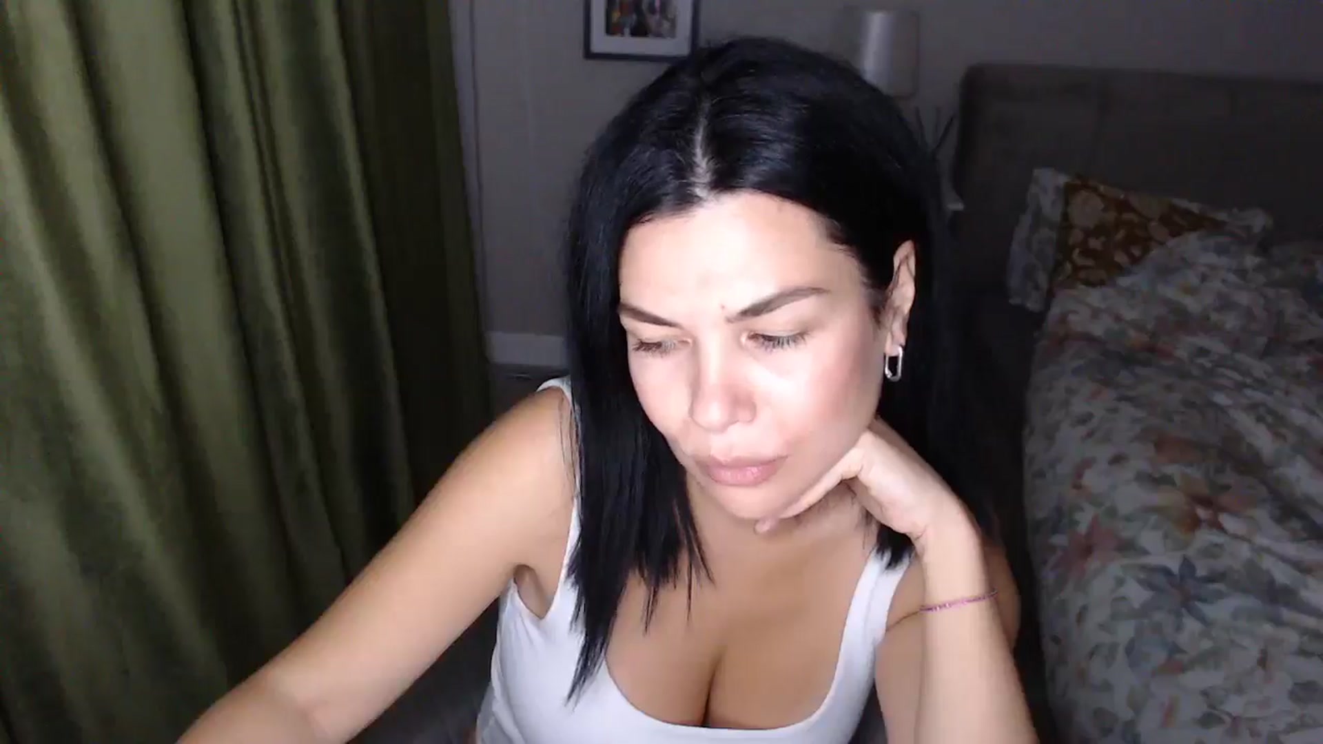 Gallery image thumbnail from Darkella's myfreecams stream on, 10/13/2025, 22:42 image 2 of 20