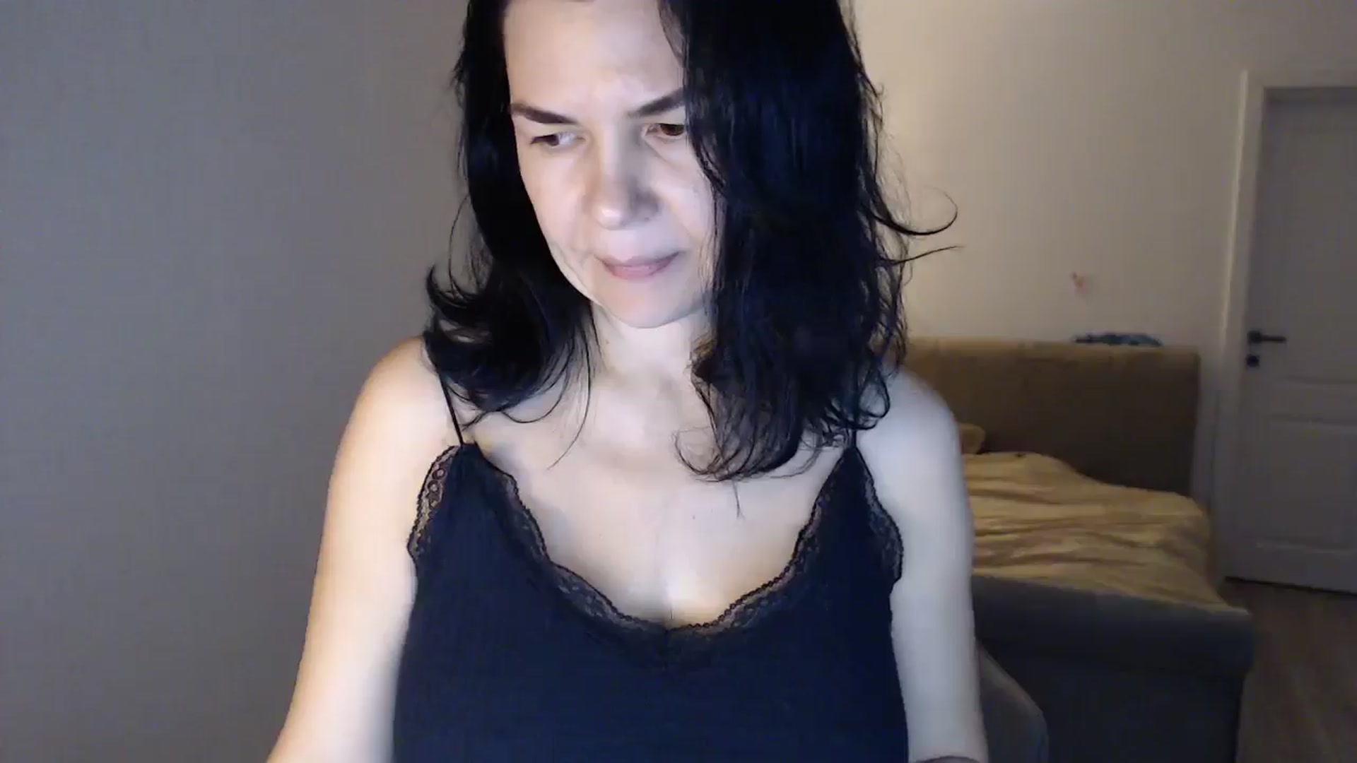 Gallery image thumbnail from Darkella's myfreecams stream on, 12/09/2025, 24:18 image 18 of 20