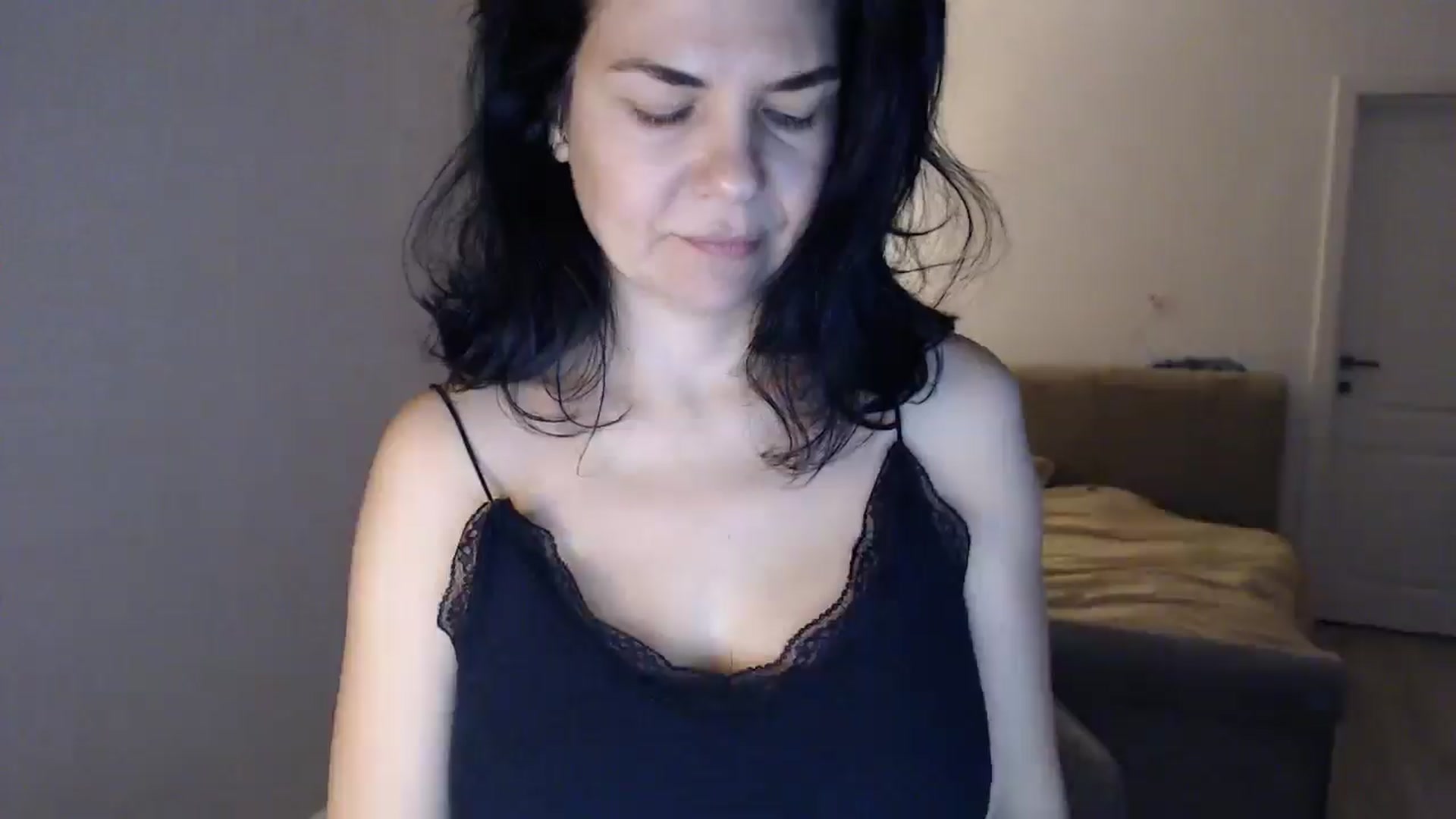 Gallery image thumbnail from Darkella's myfreecams stream on, 12/09/2025, 24:18 image 16 of 20