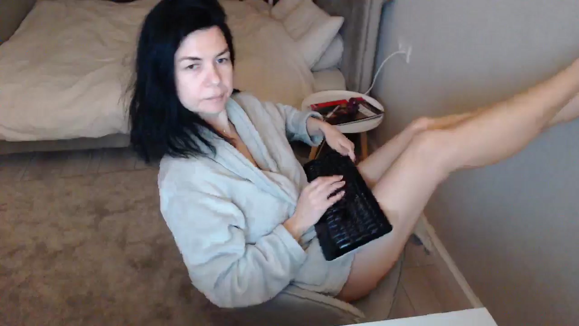 Gallery image thumbnail from Darkella's myfreecams stream on, 04/19/2026, 01:12 image 16 of 20