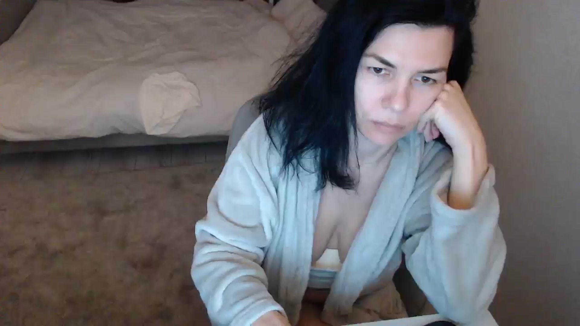 Gallery image thumbnail from Darkella's myfreecams stream on, 04/19/2026, 01:12 image 14 of 20