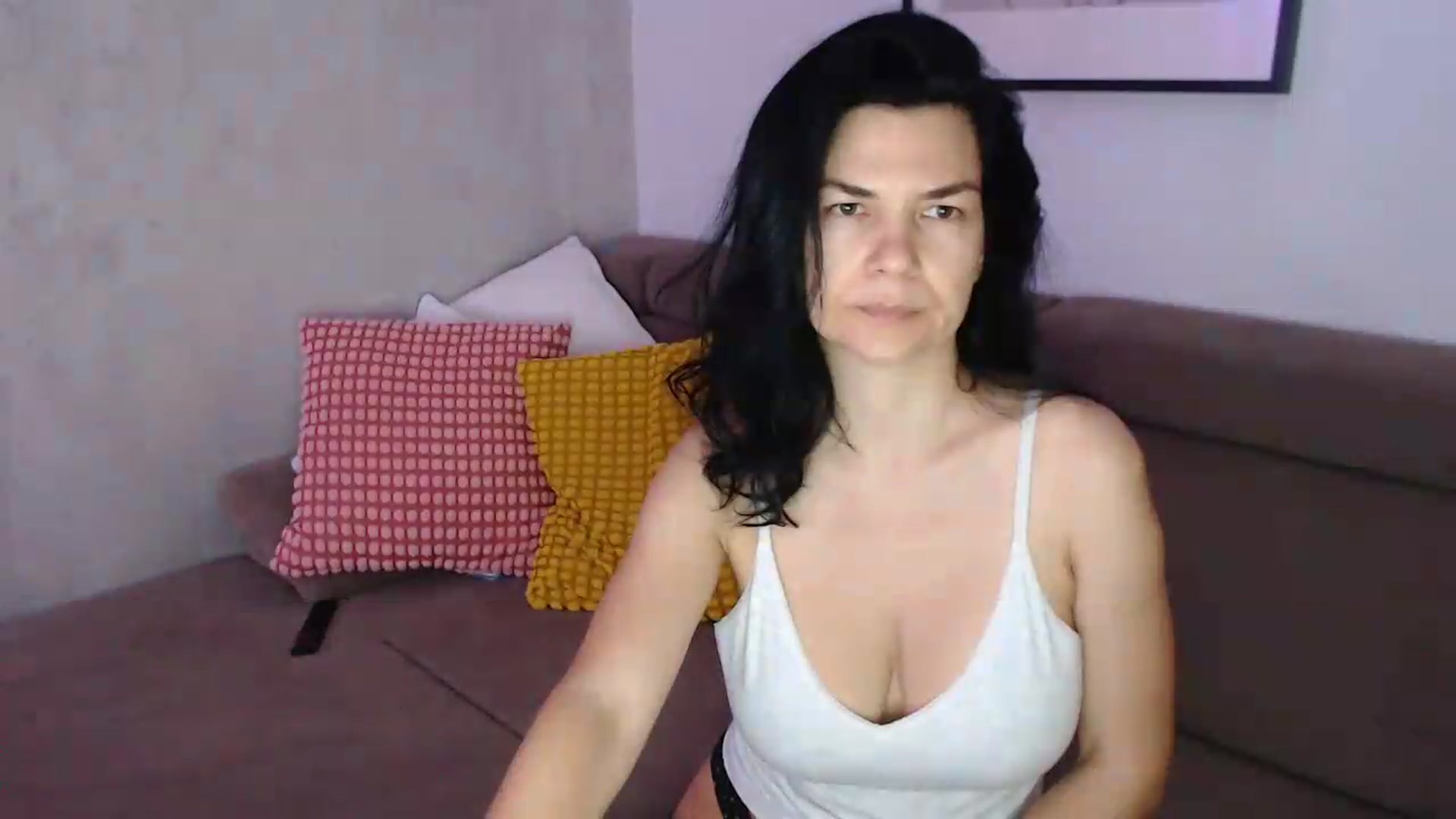 Gallery image thumbnail from Darkella's myfreecams stream on, 06/26/2026, 24:15 image 10 of 20