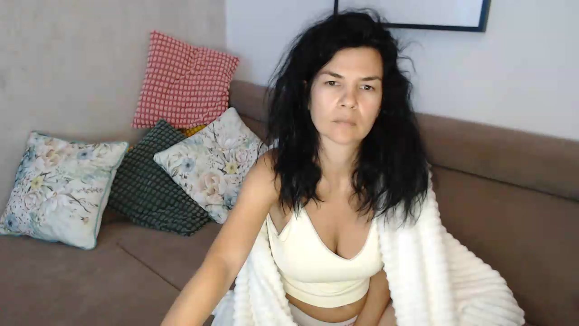 Gallery image thumbnail from Darkella's myfreecams stream on, 07/07/2026, 24:43 image 7 of 20