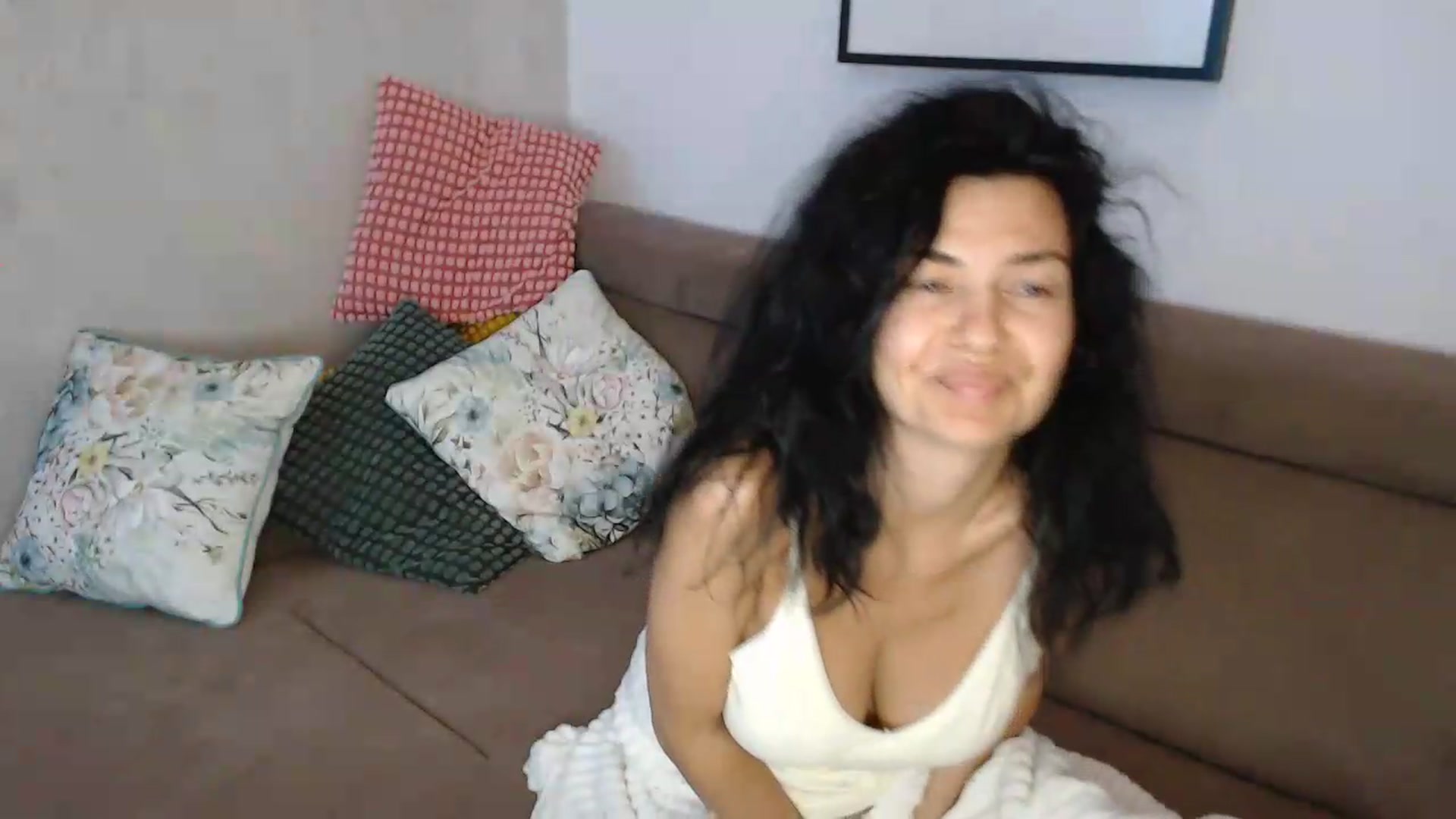 Gallery image thumbnail from Darkella's myfreecams stream on, 07/07/2026, 24:43 image 8 of 20