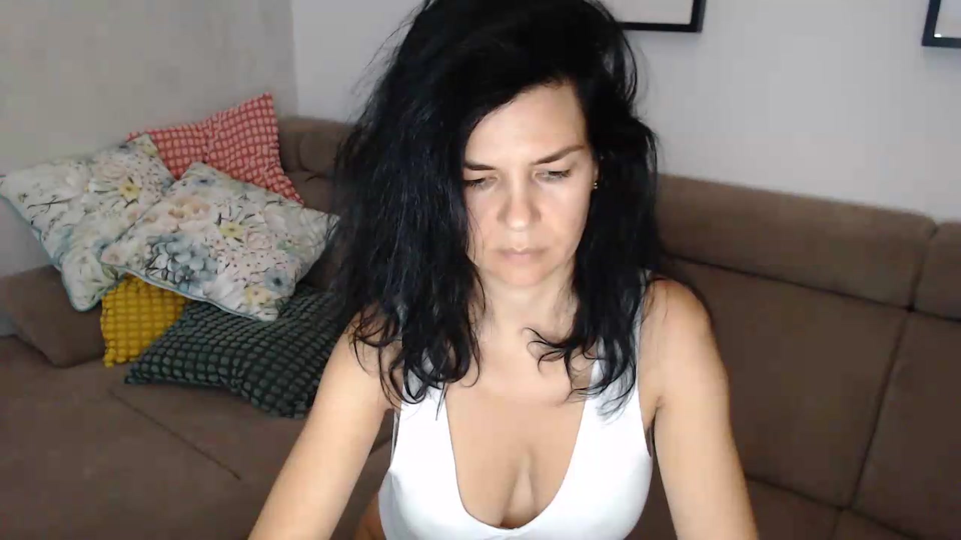 Gallery image thumbnail from Darkella's myfreecams stream on, 07/10/2026, 24:27 image 11 of 20