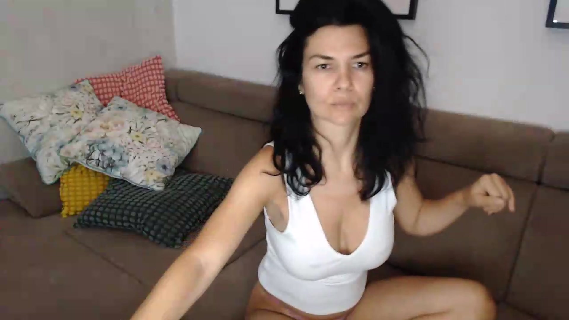 Gallery image thumbnail from Darkella's myfreecams stream on, 07/10/2026, 24:27 image 12 of 20