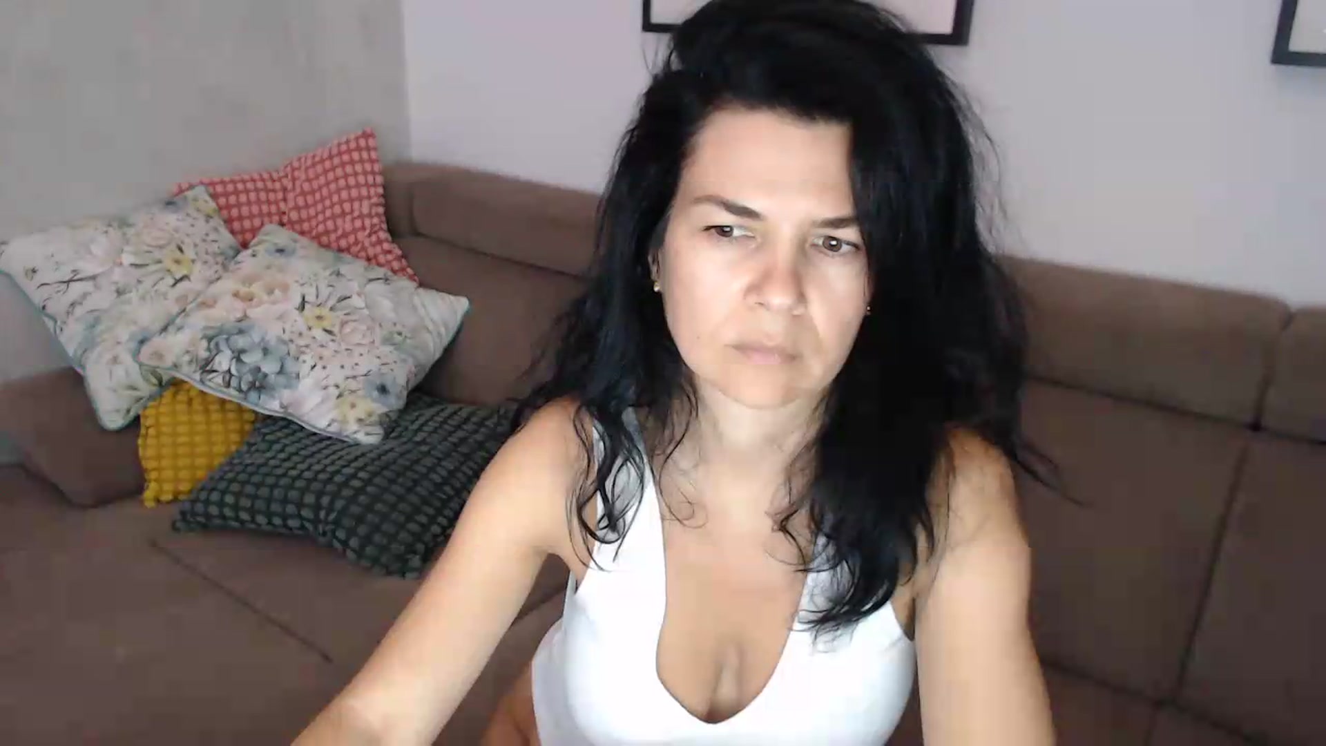 Gallery image thumbnail from Darkella's myfreecams stream on, 07/10/2026, 24:27 image 4 of 20