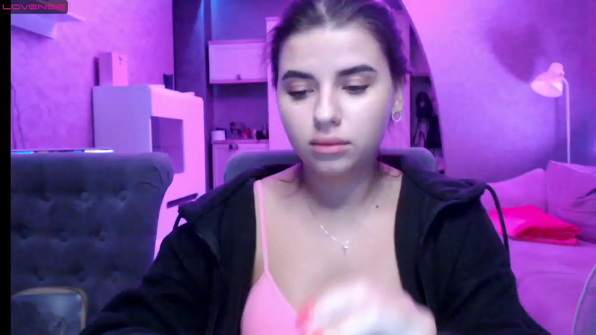 Gallery image thumbnail from Darling_Ivy's myfreecams stream on, 12/19/2022, 19:15 image 14 of 20
