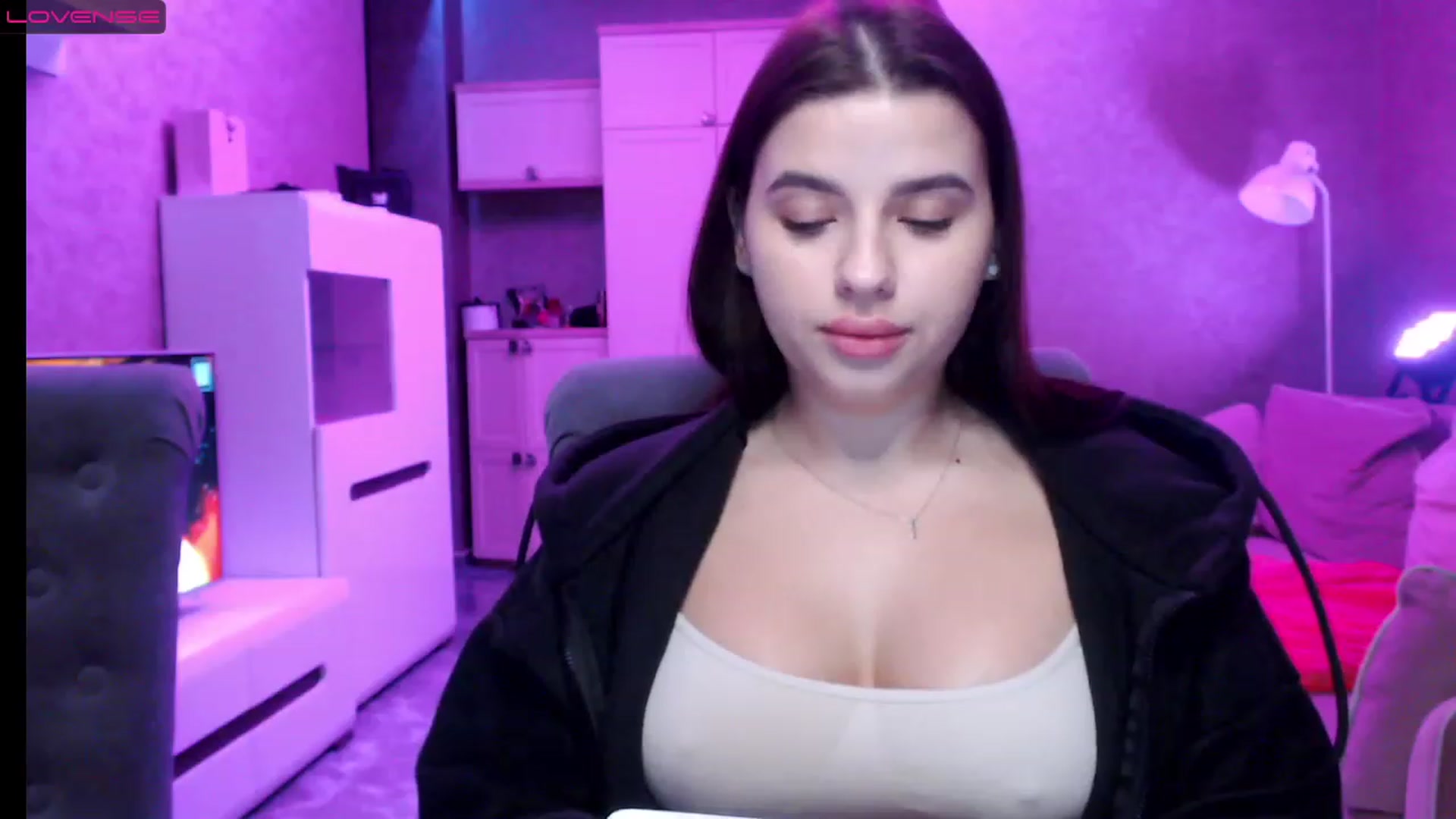 Gallery image thumbnail from Darling_Ivy's myfreecams stream on, 12/24/2022, 17:22 image 14 of 20