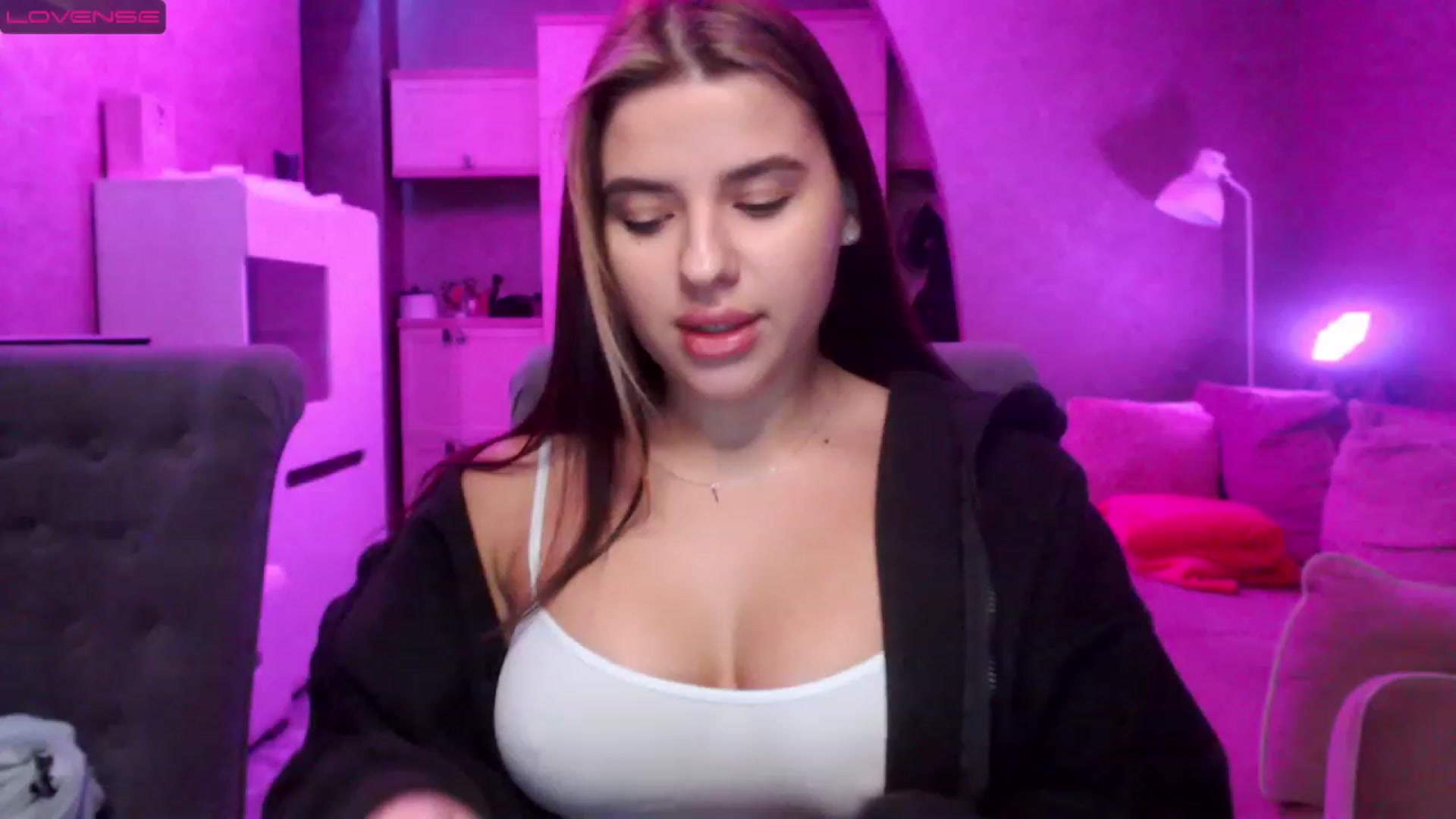 Gallery image thumbnail from Darling_Ivy's myfreecams stream on, 03/25/2023, 12:50 image 6 of 20