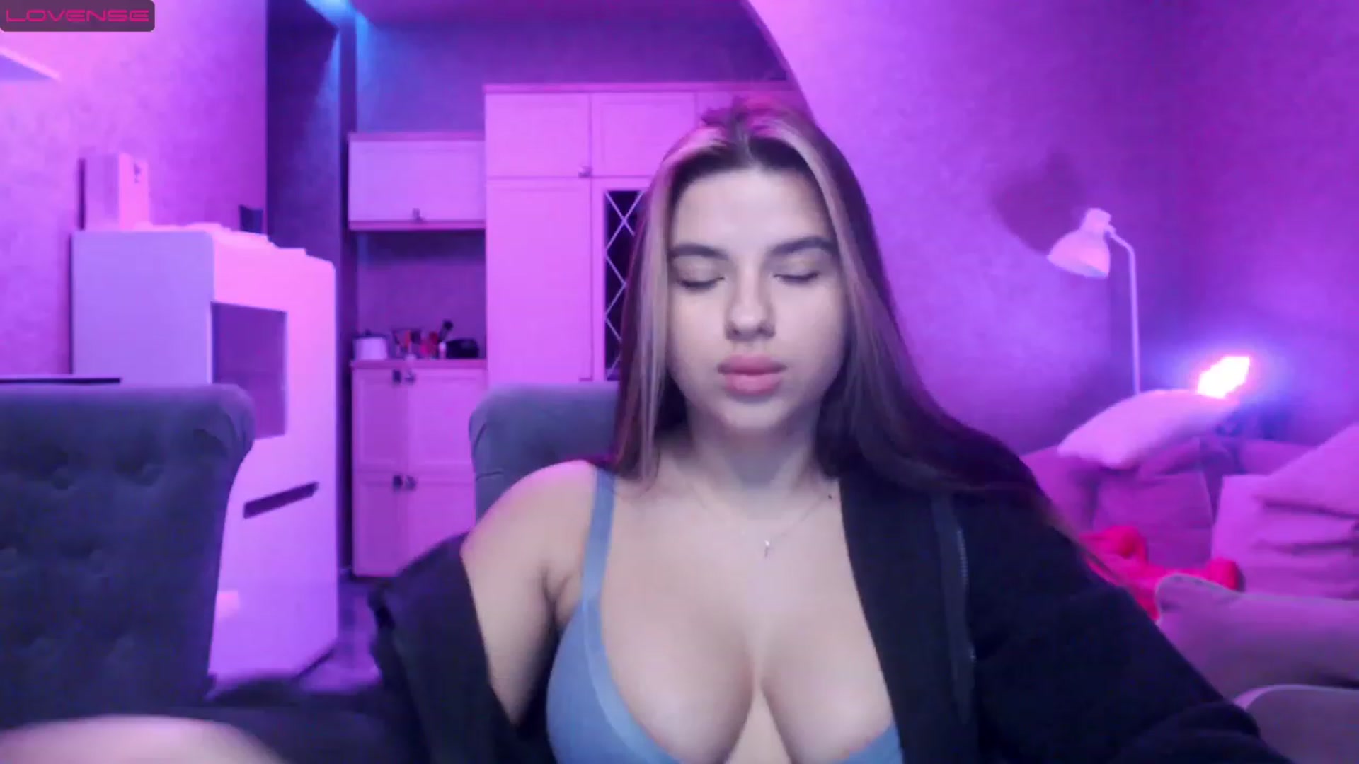 Gallery image thumbnail from Darling_Ivy's myfreecams stream on, 04/04/2023, 10:21 image 16 of 20