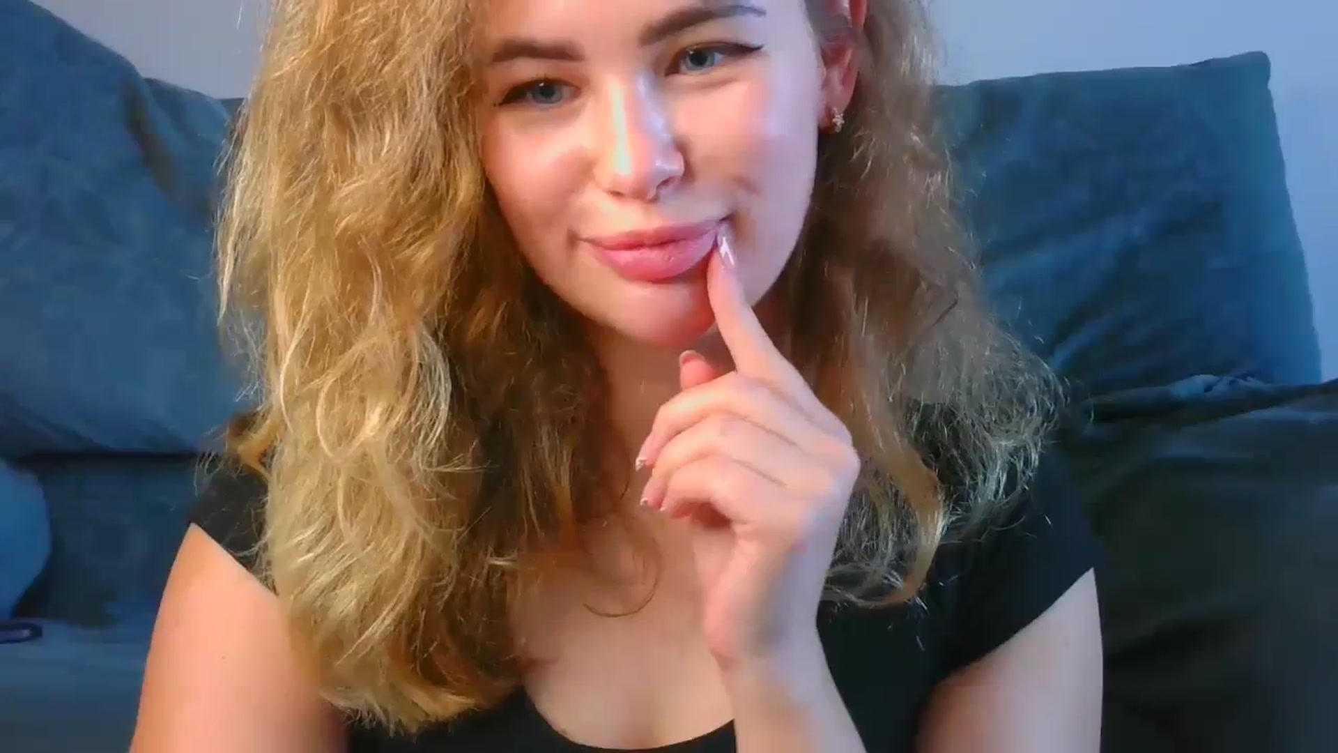 Gallery image thumbnail from Darsi's myfreecams stream on, 12/18/2023, 12:12 image 11 of 20