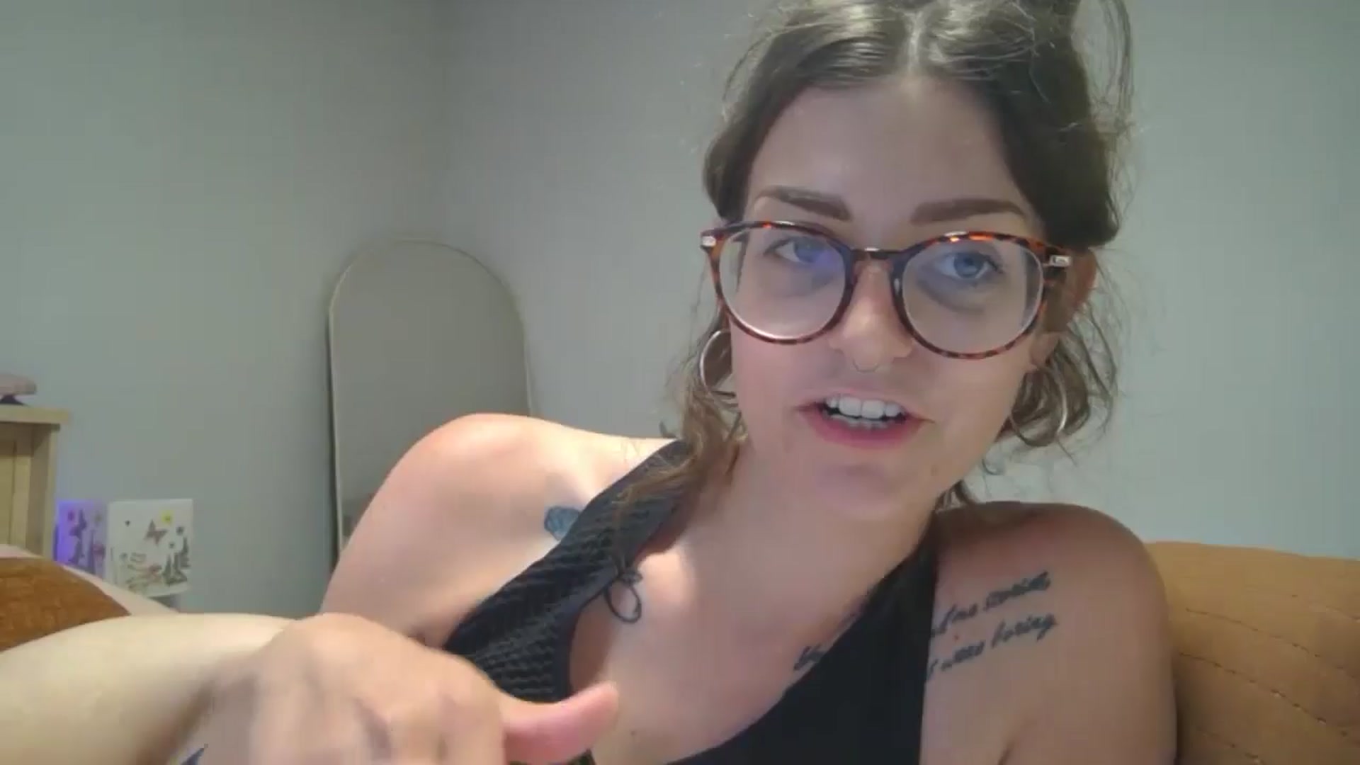 Gallery image thumbnail from DarthElevator's myfreecams stream on, 06/22/2024, 21:17 image 15 of 20