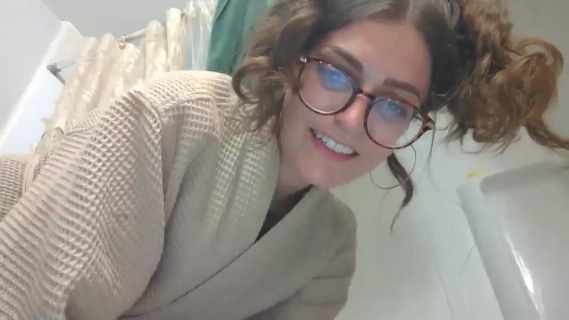 Gallery image thumbnail from DarthElevator's myfreecams stream on, 09/28/2024, 19:48 image 17 of 20