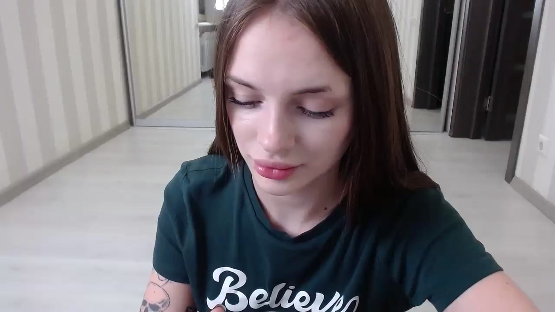 Gallery image thumbnail from Dashaakitty's myfreecams stream on, 05/18/2025, 24:49 image 12 of 20