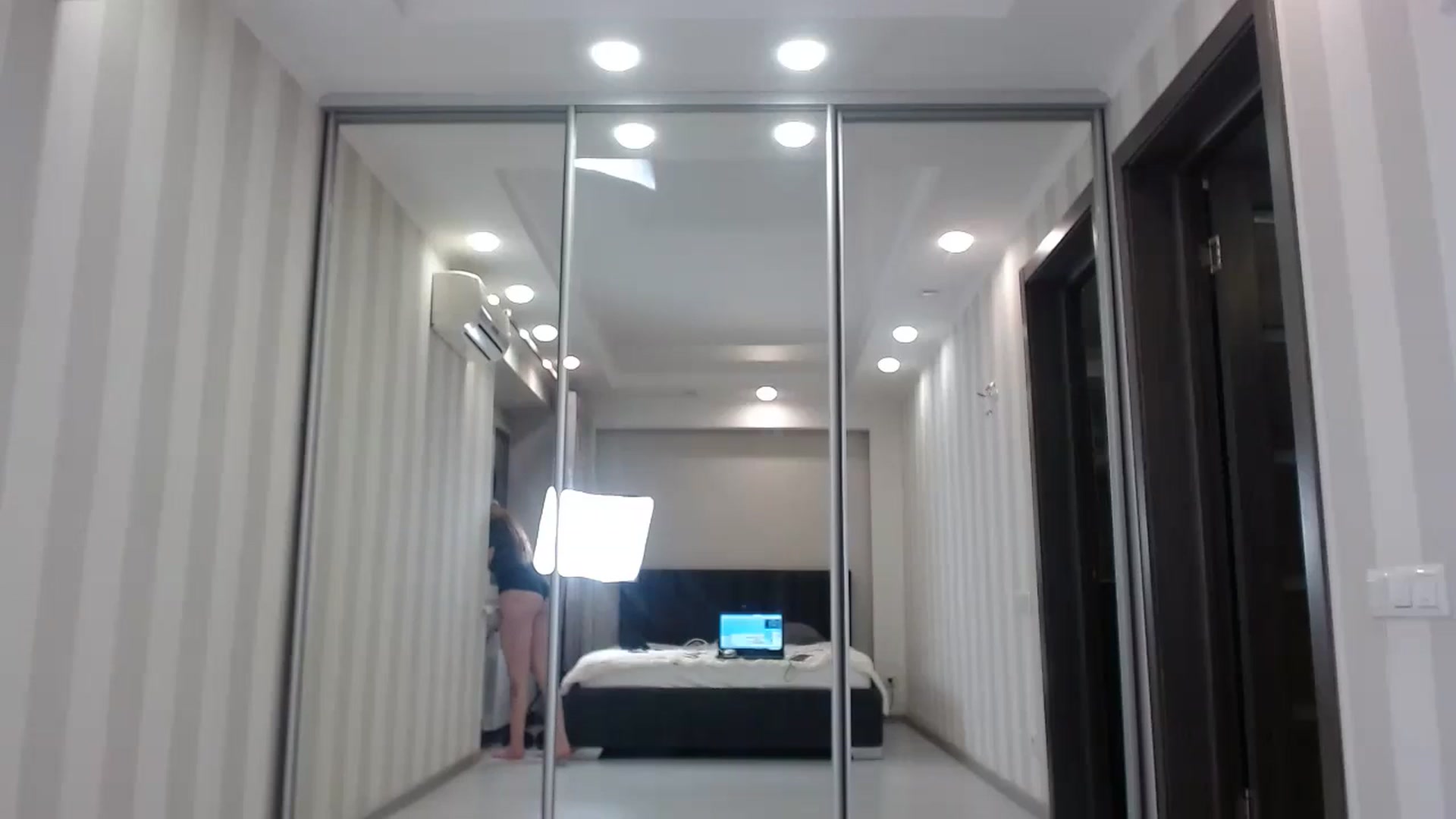 Gallery image thumbnail from Dashaakitty's myfreecams stream on, 05/18/2025, 01:50 image 18 of 20