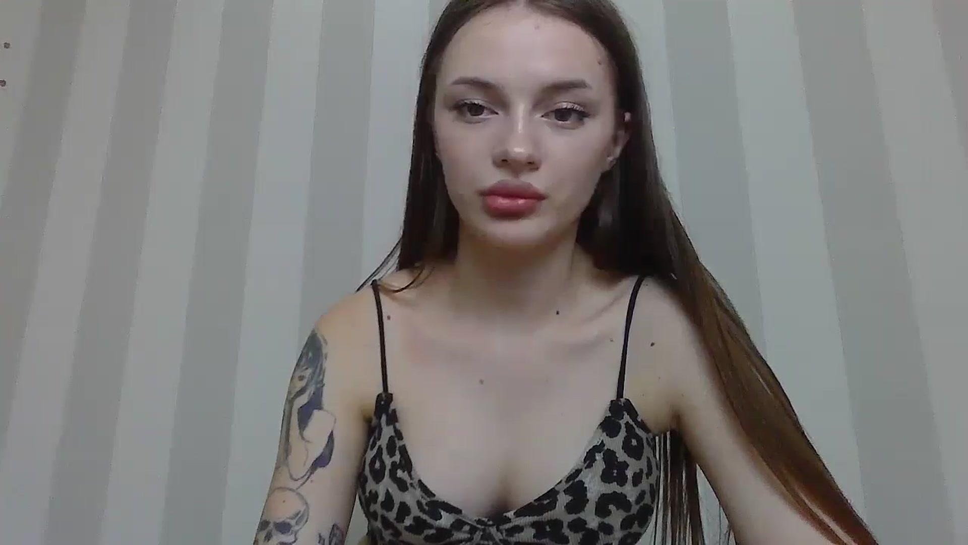 Gallery image thumbnail from Dashaakitty's myfreecams stream on, 05/19/2025, 23:40 image 12 of 20