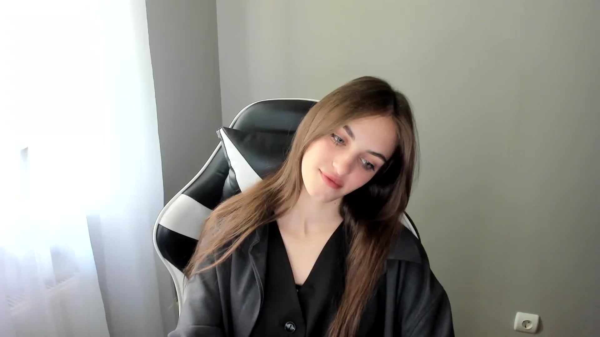 Gallery image thumbnail from Dashamoxy's myfreecams stream on, 06/01/2025, 11:39 image 7 of 20