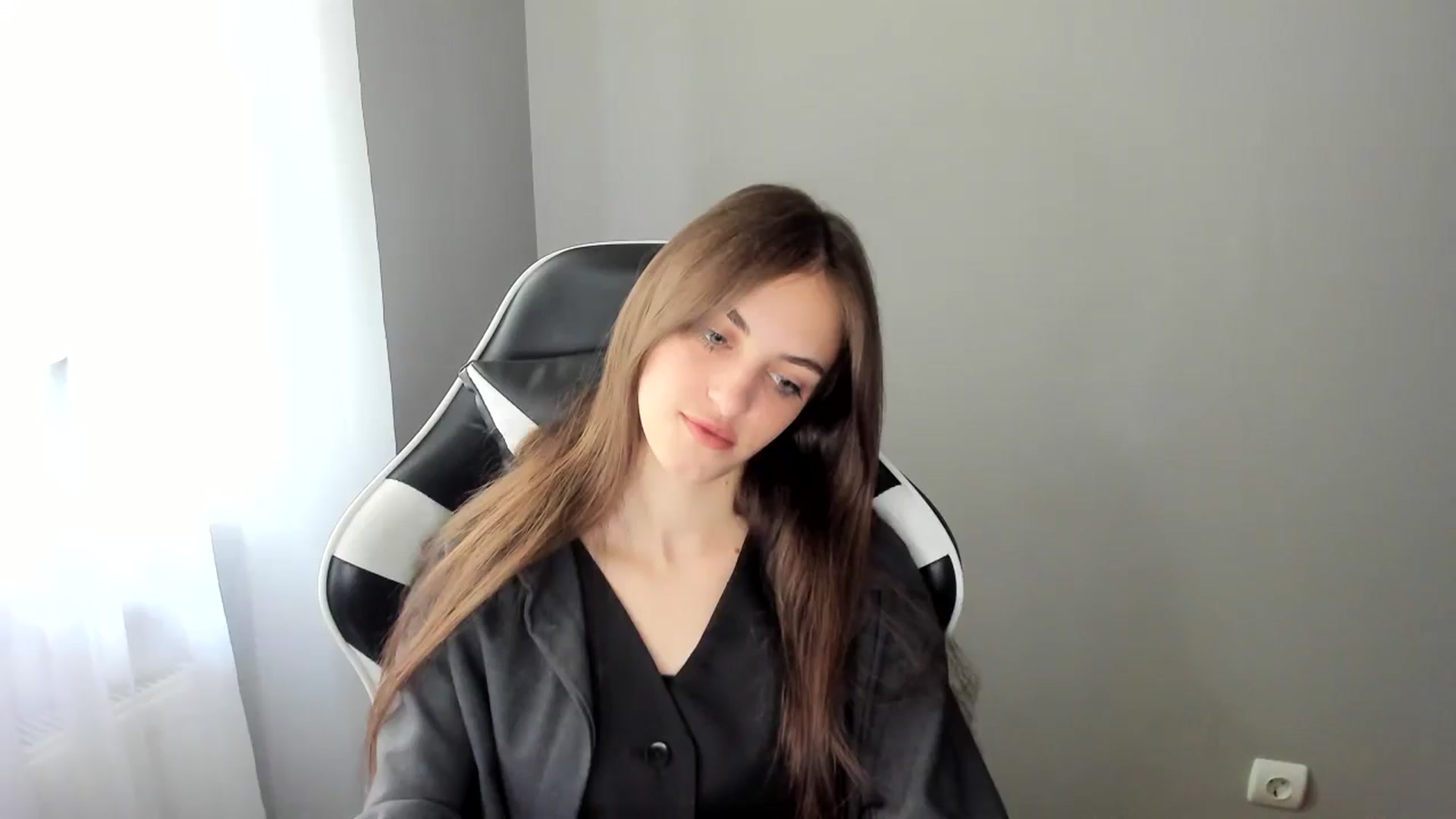 Gallery image thumbnail from Dashamoxy's myfreecams stream on, 06/01/2025, 11:39 image 19 of 20