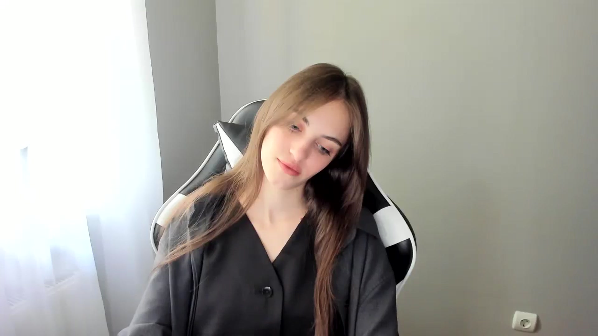 Gallery image thumbnail from Dashamoxy's myfreecams stream on, 06/01/2025, 11:39 image 9 of 20