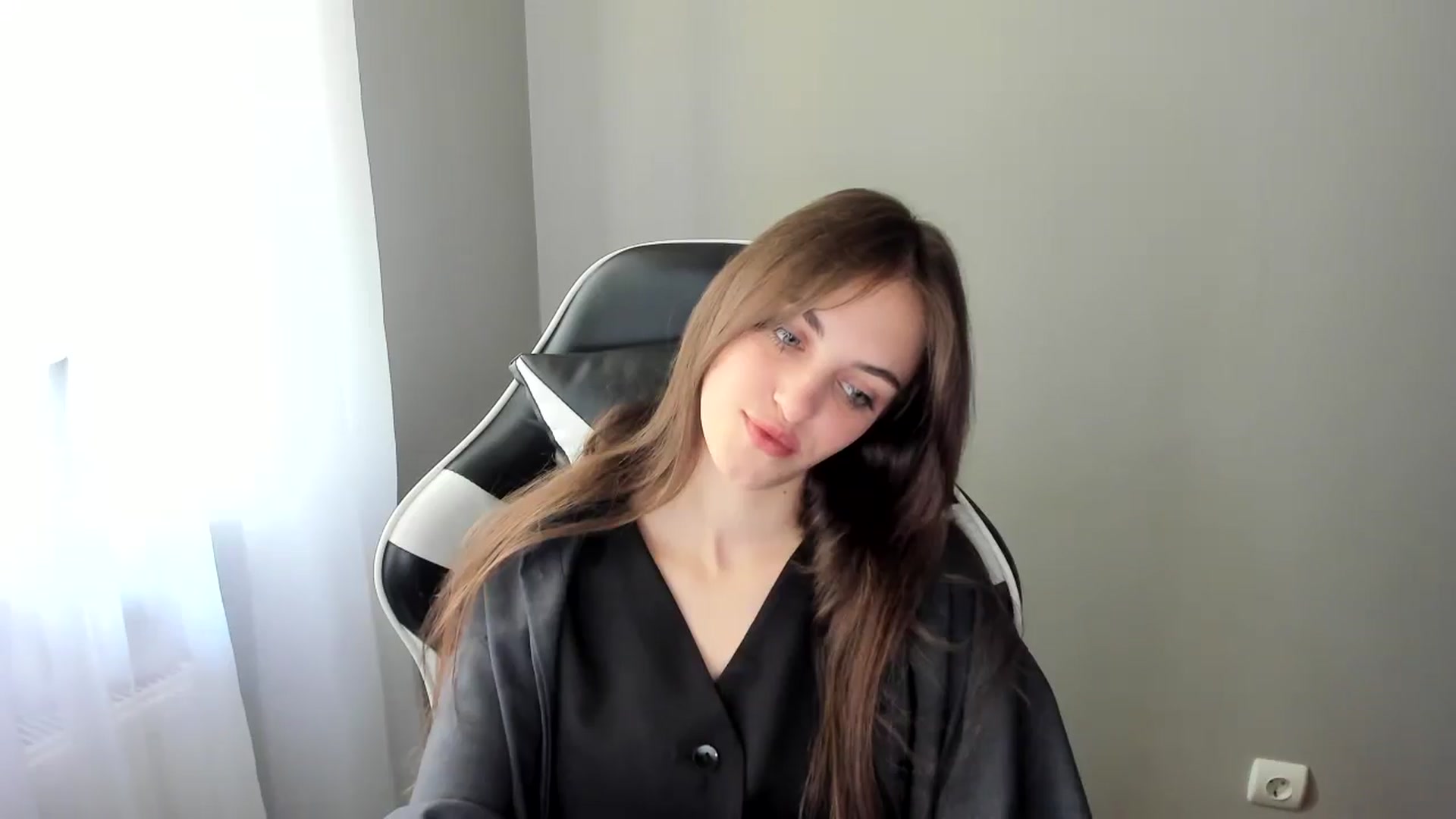 Gallery image thumbnail from Dashamoxy's myfreecams stream on, 06/01/2025, 11:39 image 11 of 20