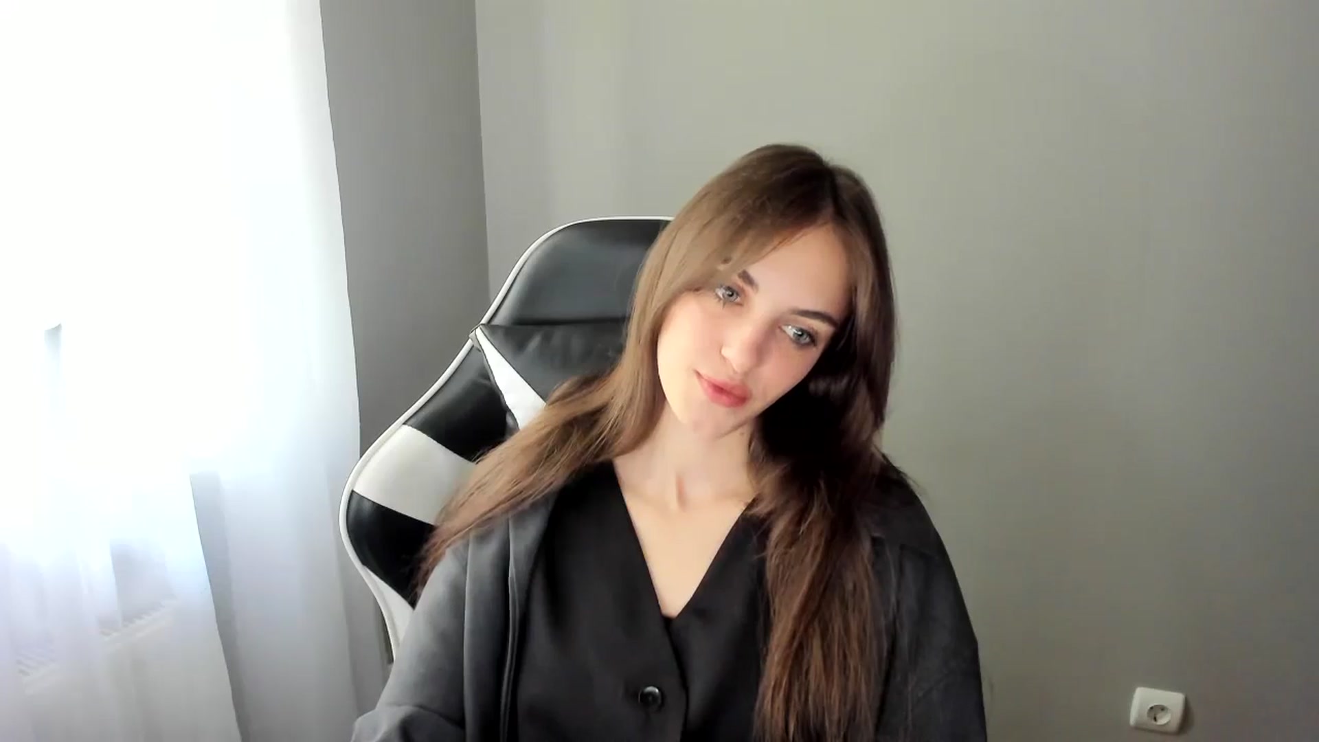 Gallery image thumbnail from Dashamoxy's myfreecams stream on, 06/01/2025, 11:39 image 13 of 20