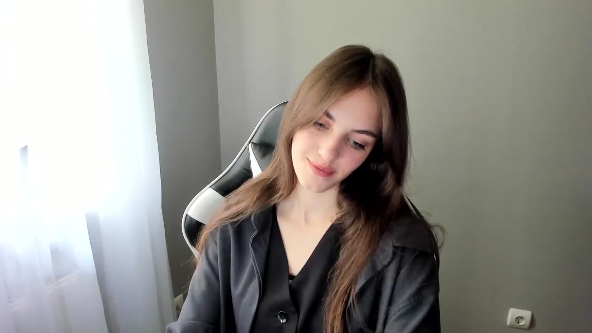 Gallery image thumbnail from Dashamoxy's myfreecams stream on, 06/01/2025, 11:39 image 5 of 20