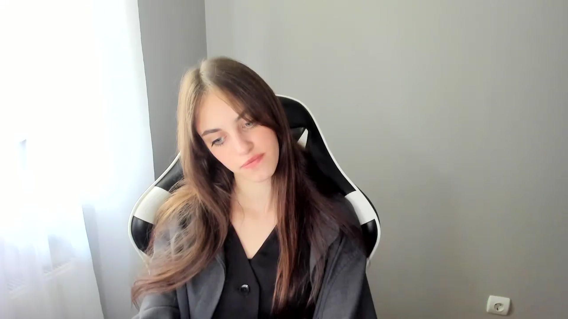 Gallery image thumbnail from Dashamoxy's myfreecams stream on, 06/01/2025, 11:39 image 17 of 20