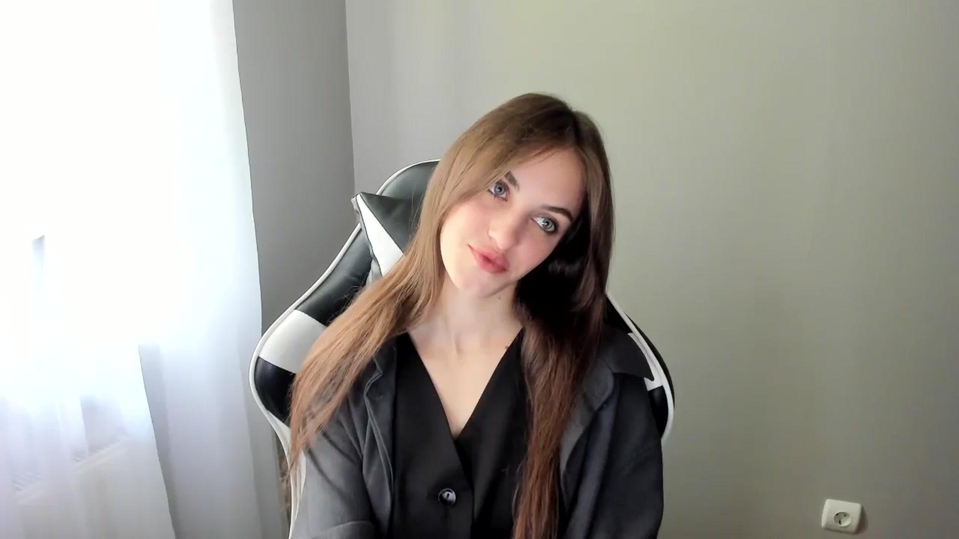 Gallery image thumbnail from Dashamoxy's myfreecams stream on, 06/01/2025, 11:39 image 6 of 20