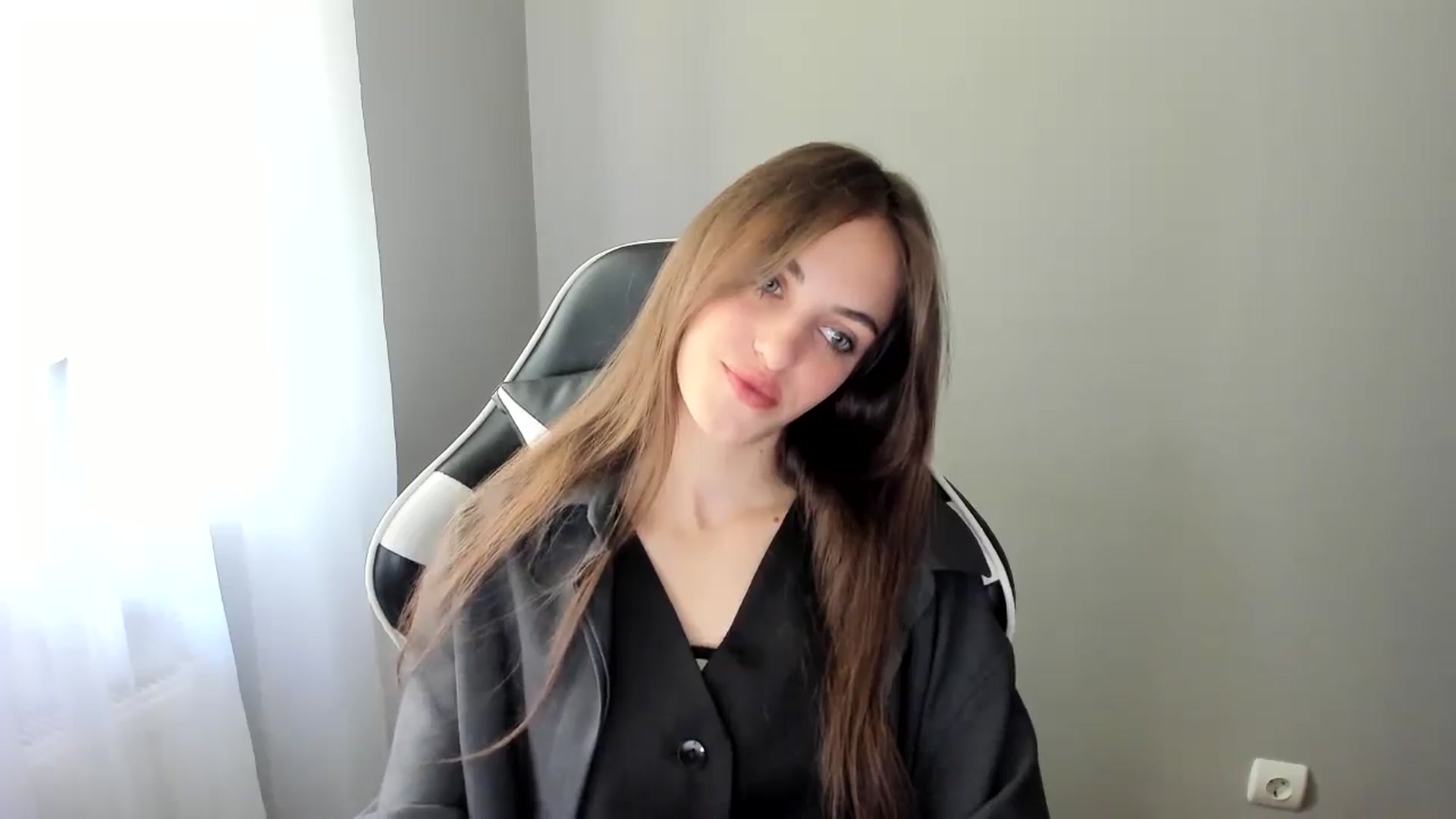 Gallery image thumbnail from Dashamoxy's myfreecams stream on, 06/01/2025, 11:39 image 8 of 20