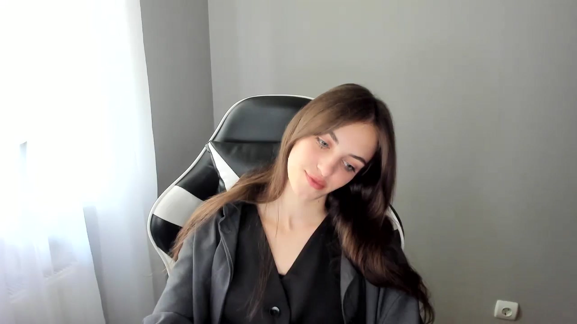 Gallery image thumbnail from Dashamoxy's myfreecams stream on, 06/01/2025, 11:39 image 16 of 20