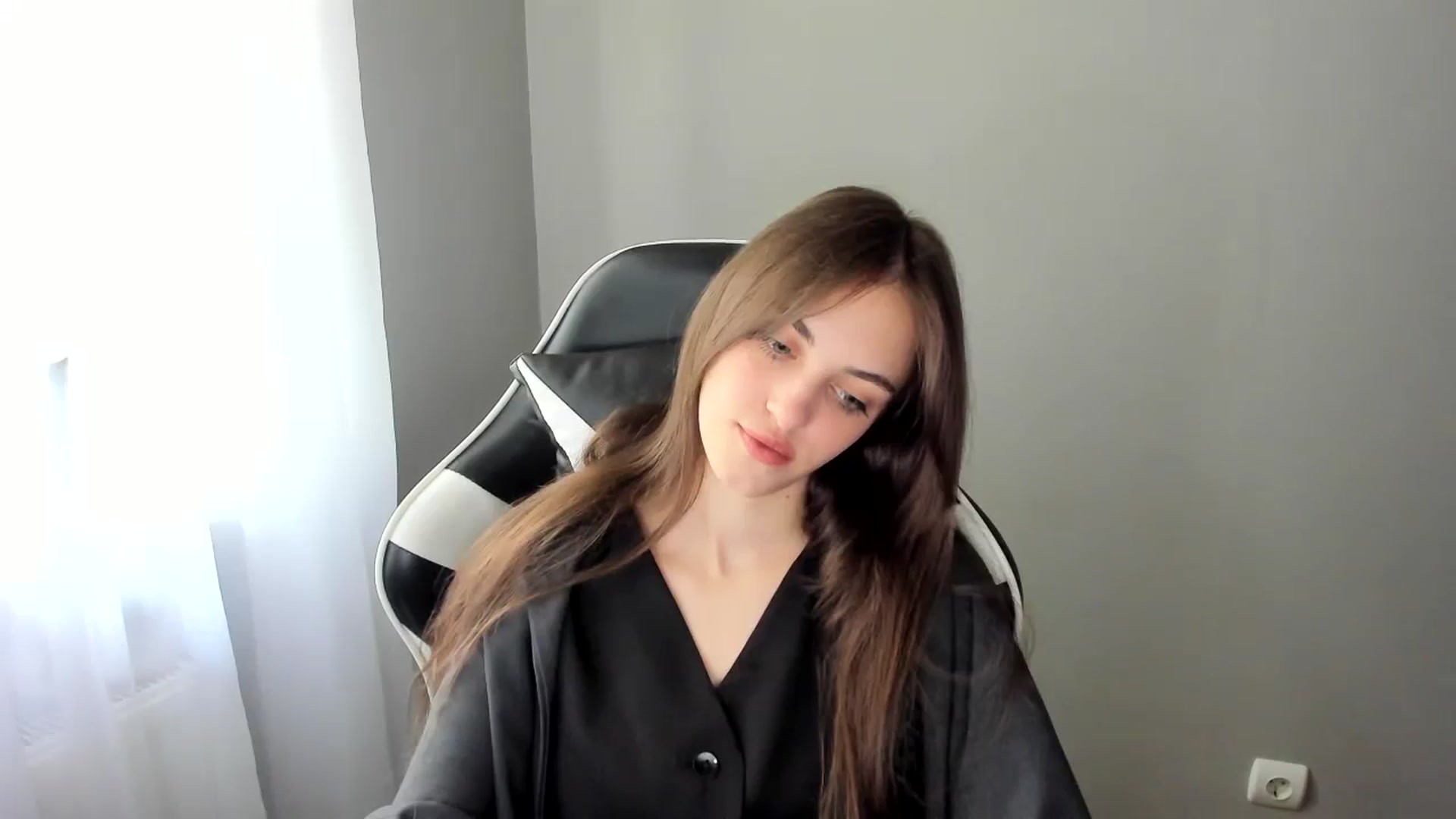 Gallery image thumbnail from Dashamoxy's myfreecams stream on, 06/01/2025, 11:39 image 12 of 20