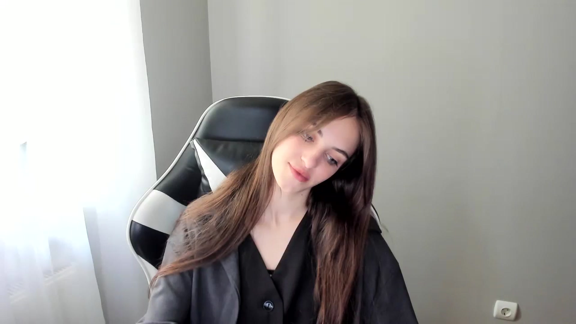 Gallery image thumbnail from Dashamoxy's myfreecams stream on, 06/01/2025, 12:17 image 4 of 20