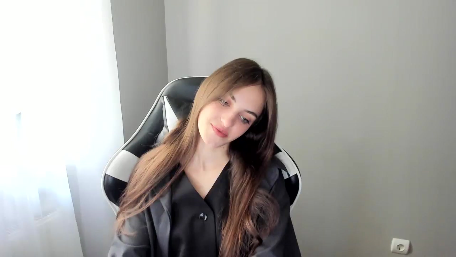 Gallery image thumbnail from Dashamoxy's myfreecams stream on, 06/01/2025, 12:17 image 8 of 20