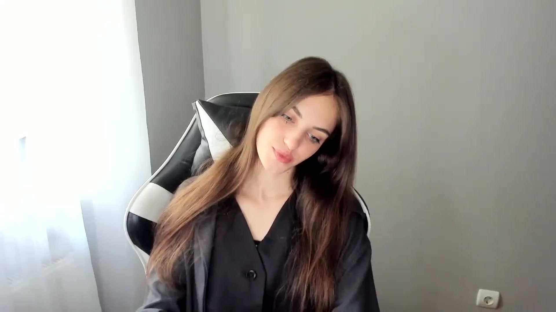 Gallery image thumbnail from Dashamoxy's myfreecams stream on, 06/01/2025, 12:17 image 18 of 20