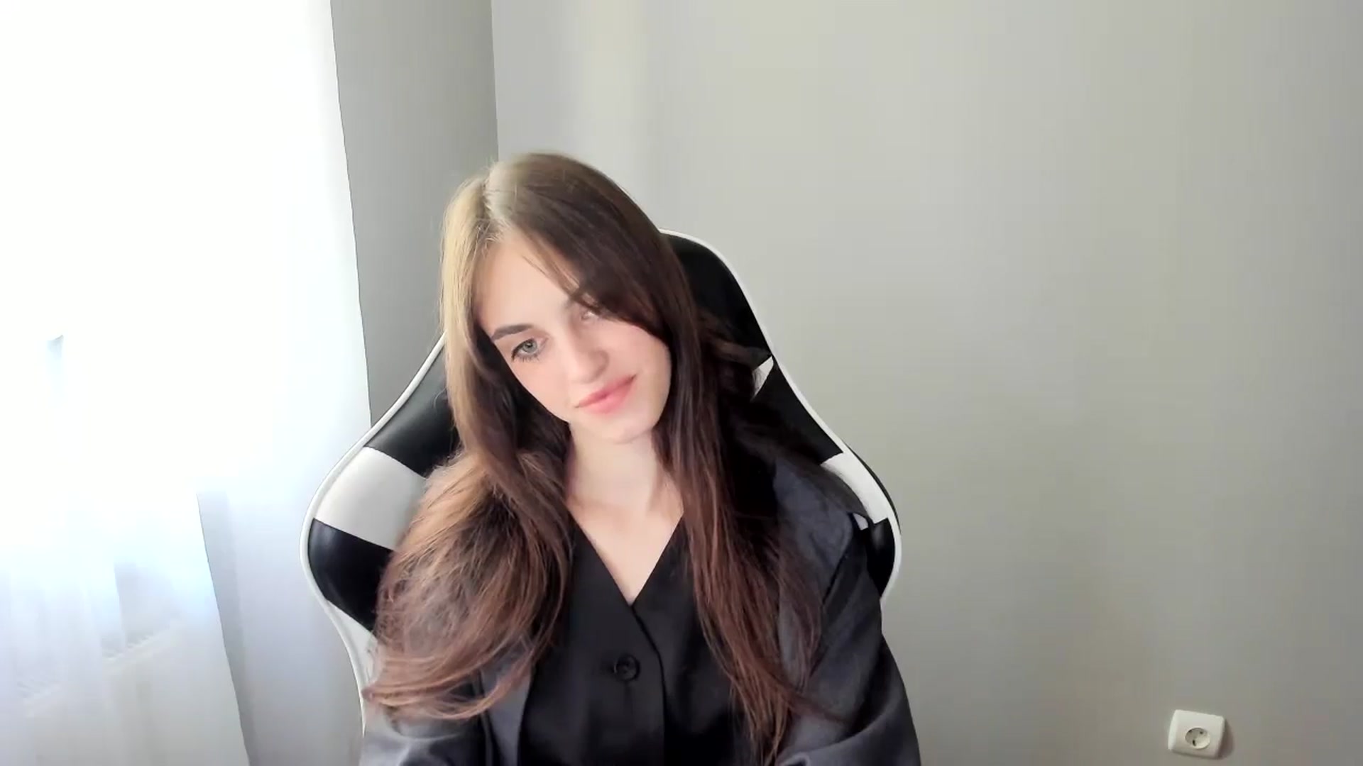 Gallery image thumbnail from Dashamoxy's myfreecams stream on, 06/01/2025, 12:17 image 10 of 20